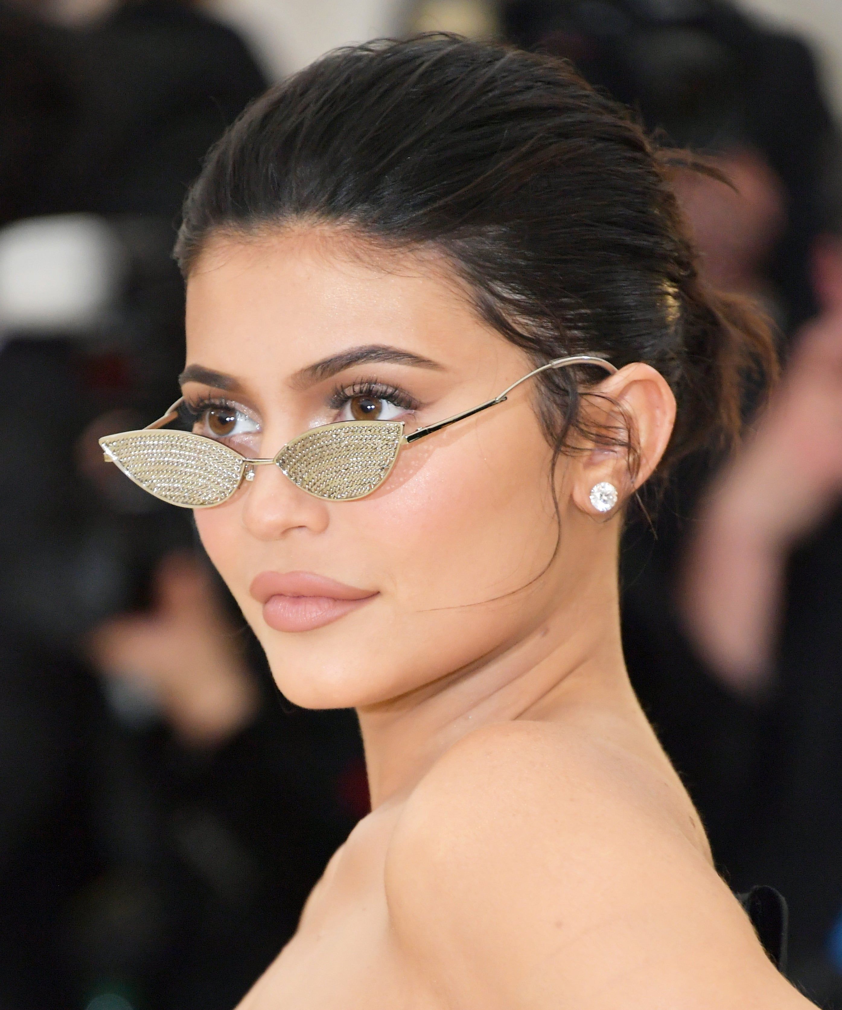 Kylie Jenner Short Hair For Quay Iconic Sunglasses Wallpapers