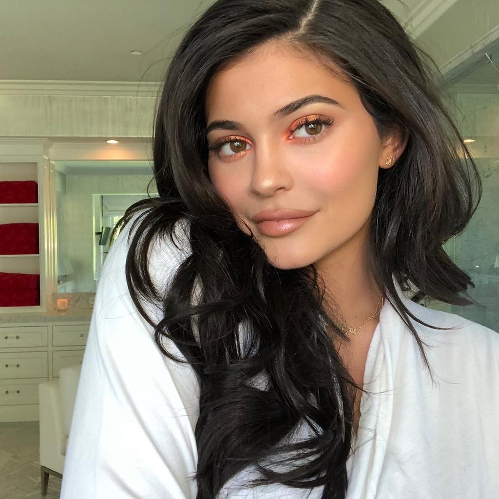 Kylie Jenner Simple Makeup Look Wallpapers