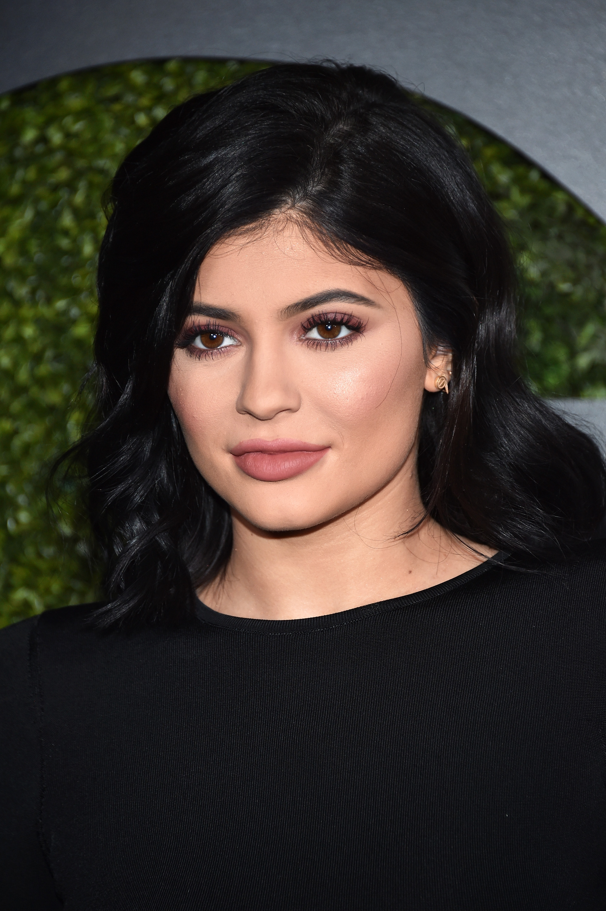 Kylie Jenner Simple Makeup Look Wallpapers