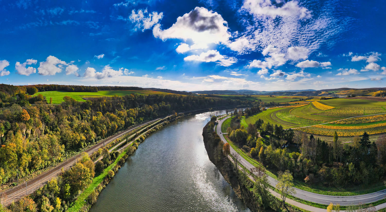 Lake 4K Arial Photography 2021 Wallpapers