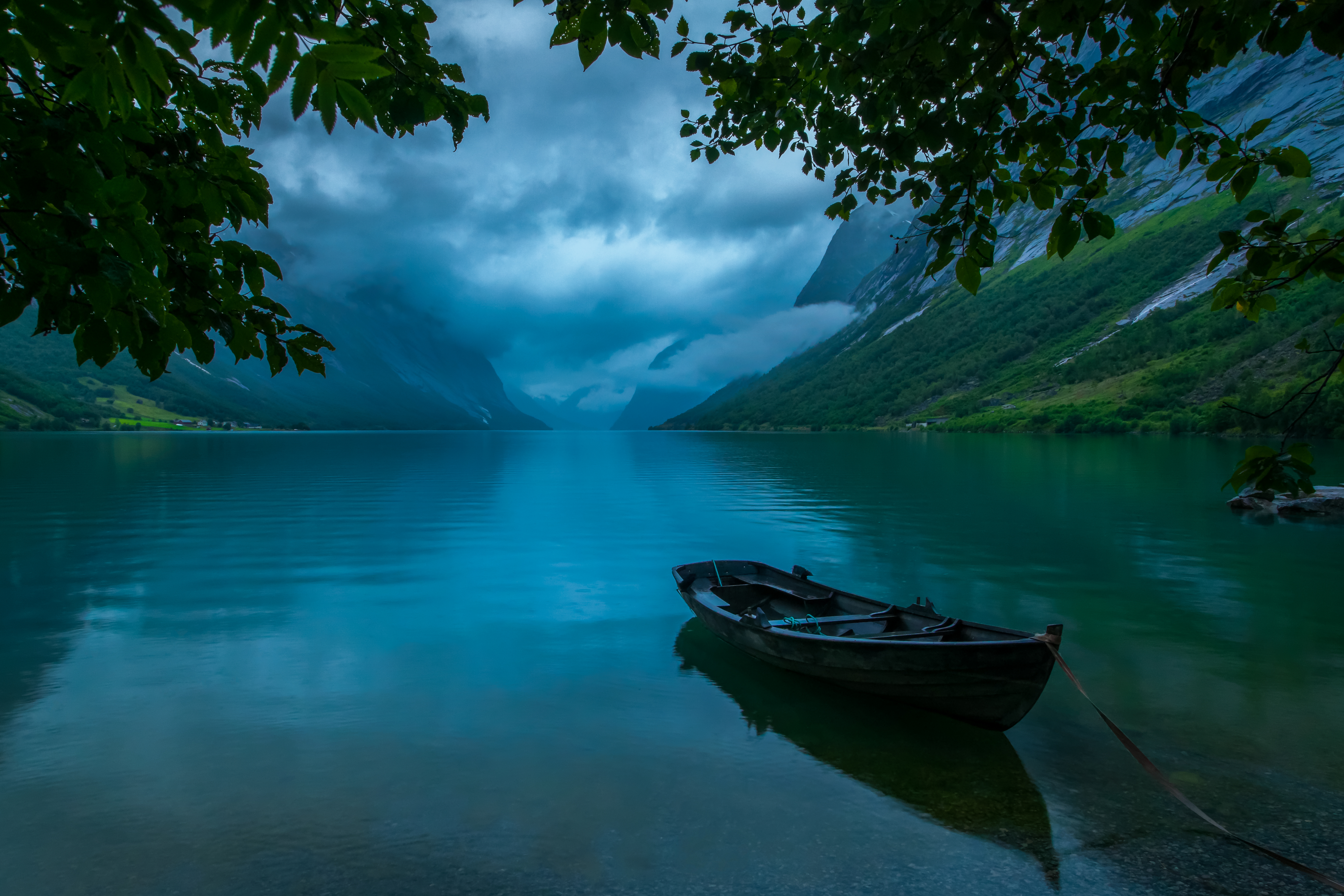 Lake And Boat Wallpapers