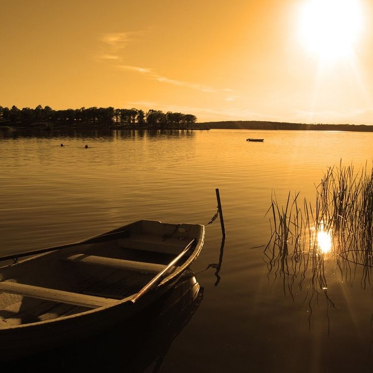 Lake And Boat Wallpapers