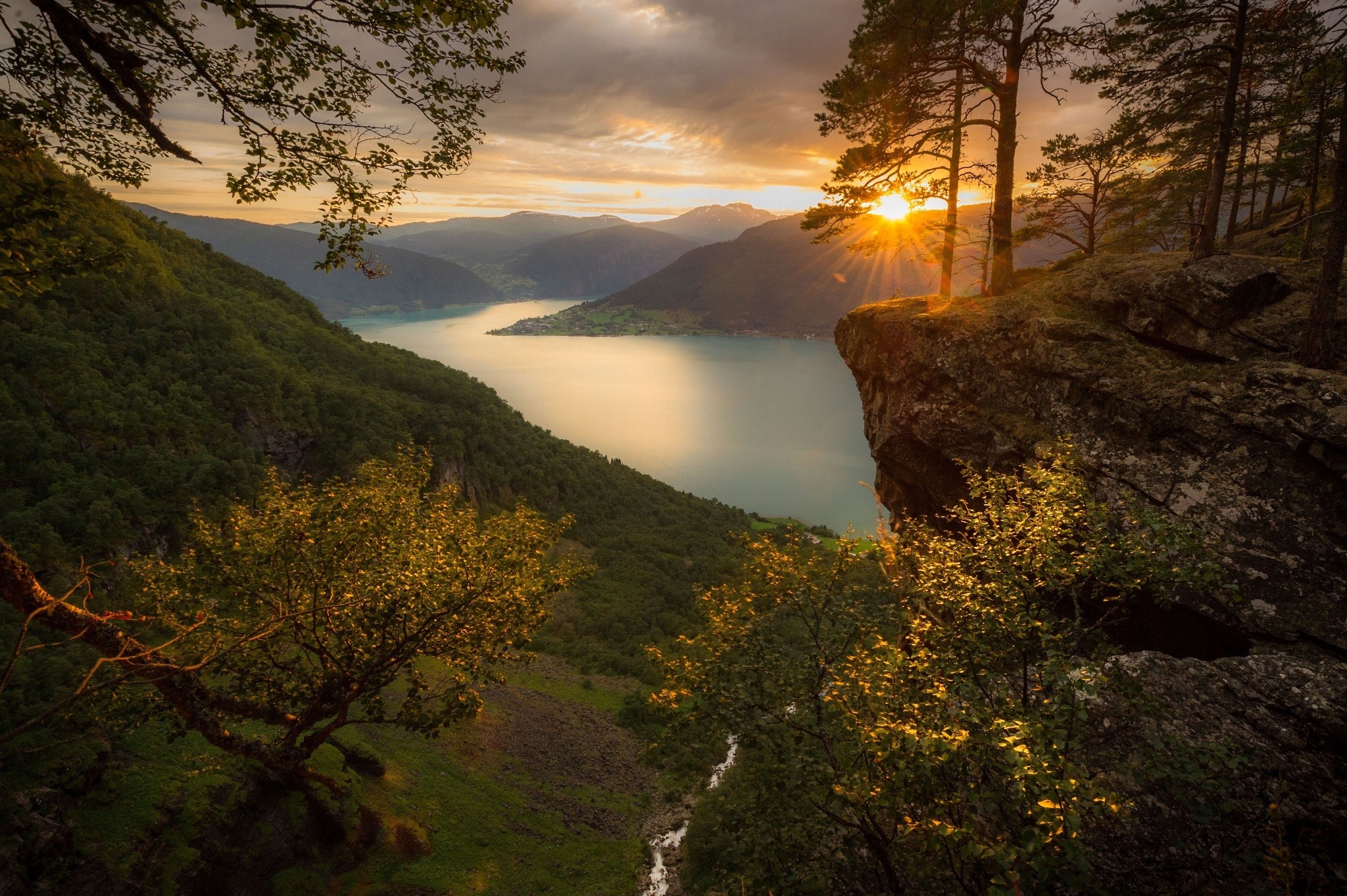 Lake View At Sunset Wallpapers