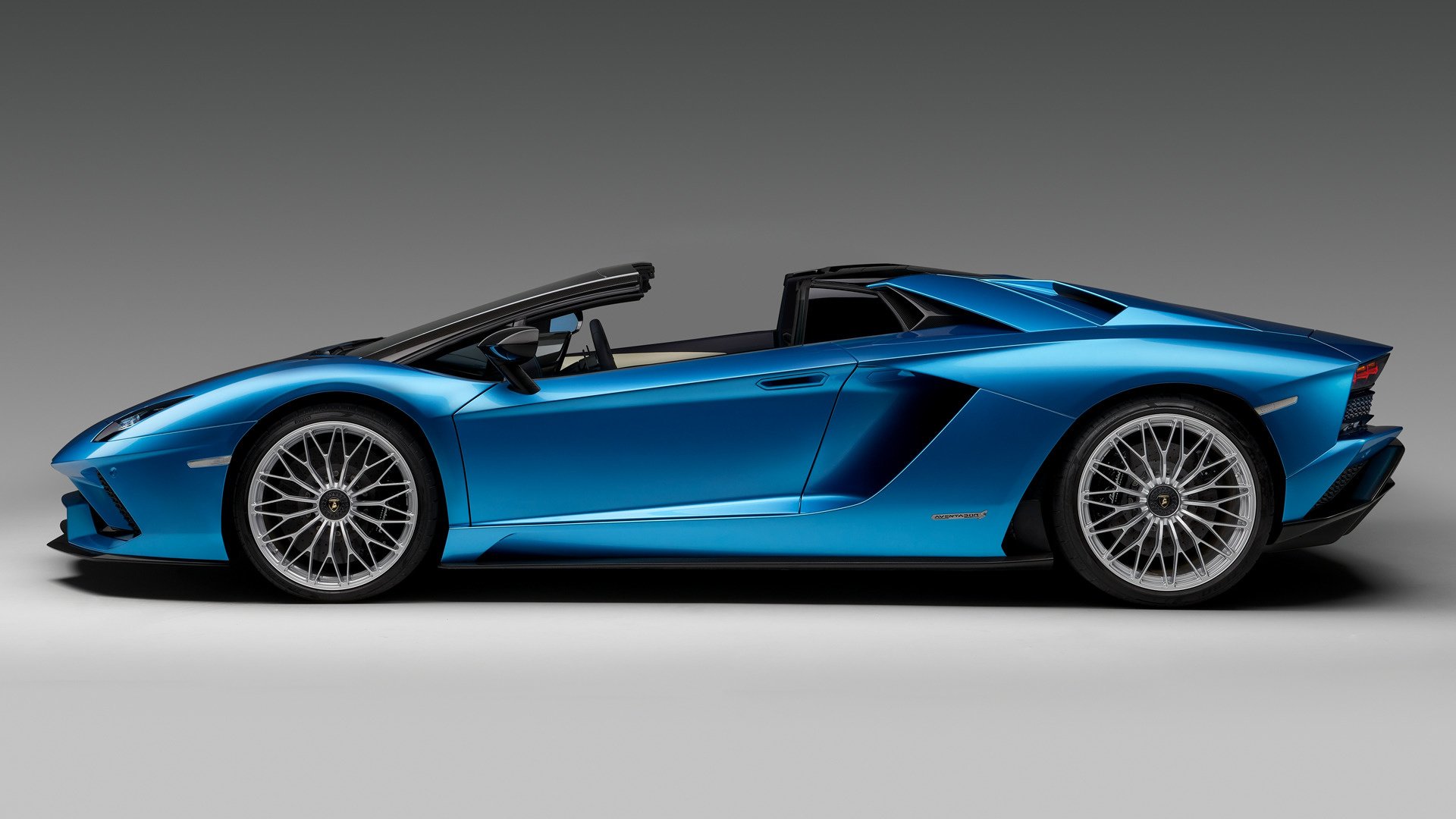 Lamborghini Aventador S Roadster 2017 Wallpapers