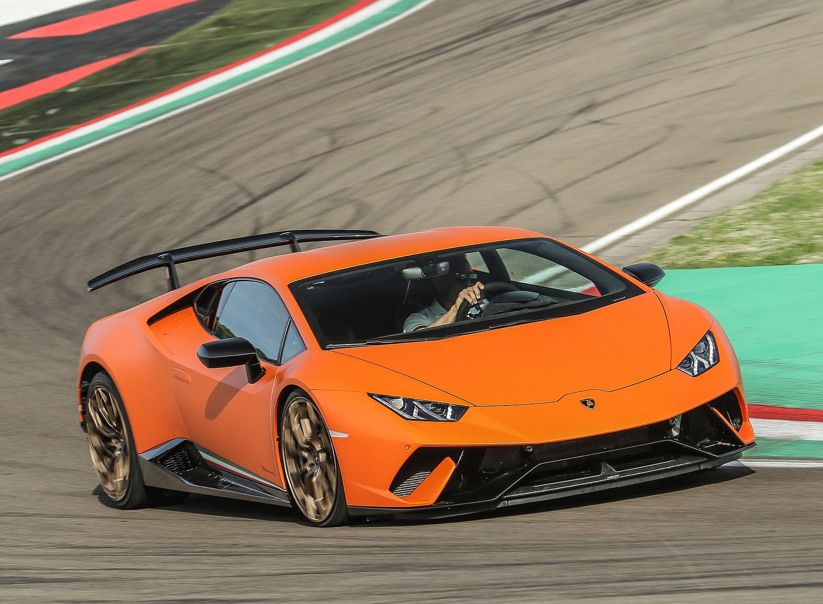 Lamborghini Huracan Performante Wallpapers