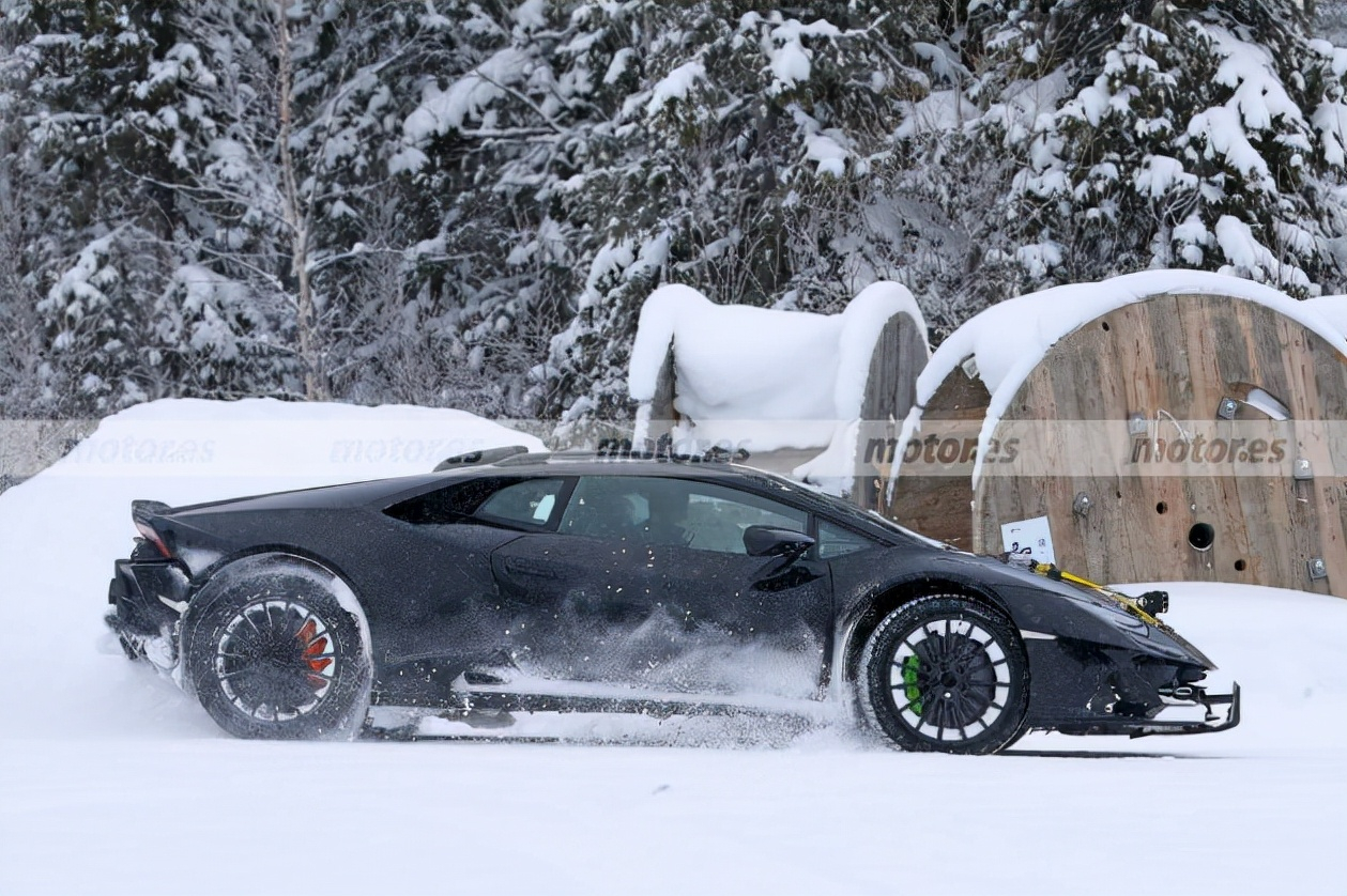 Lamborghini Huracan Sterrato Wallpapers