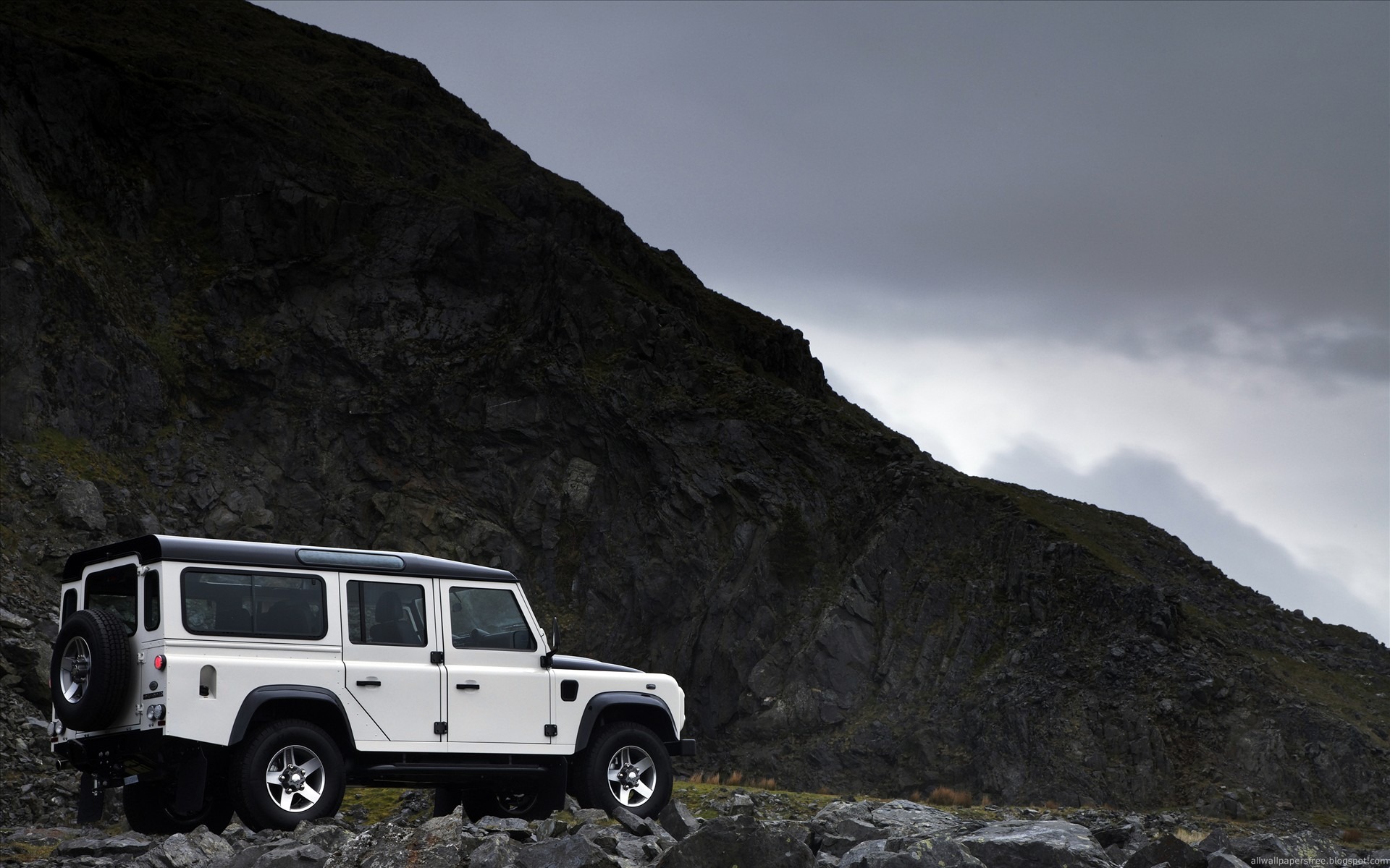 Land Rover Defender Wallpapers