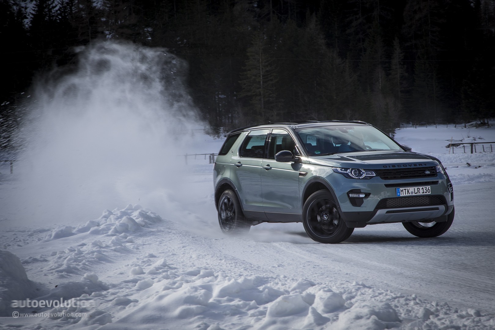 Land Rover Discovery Sport Wallpapers