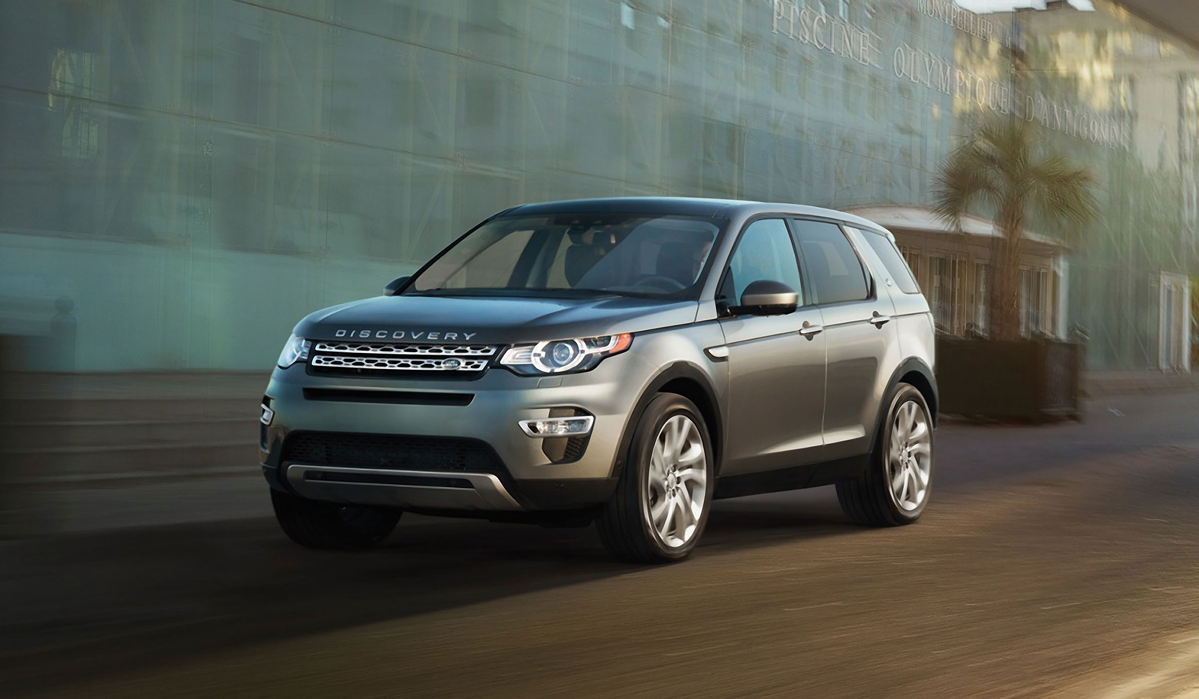 Land Rover Discovery Sport Wallpapers