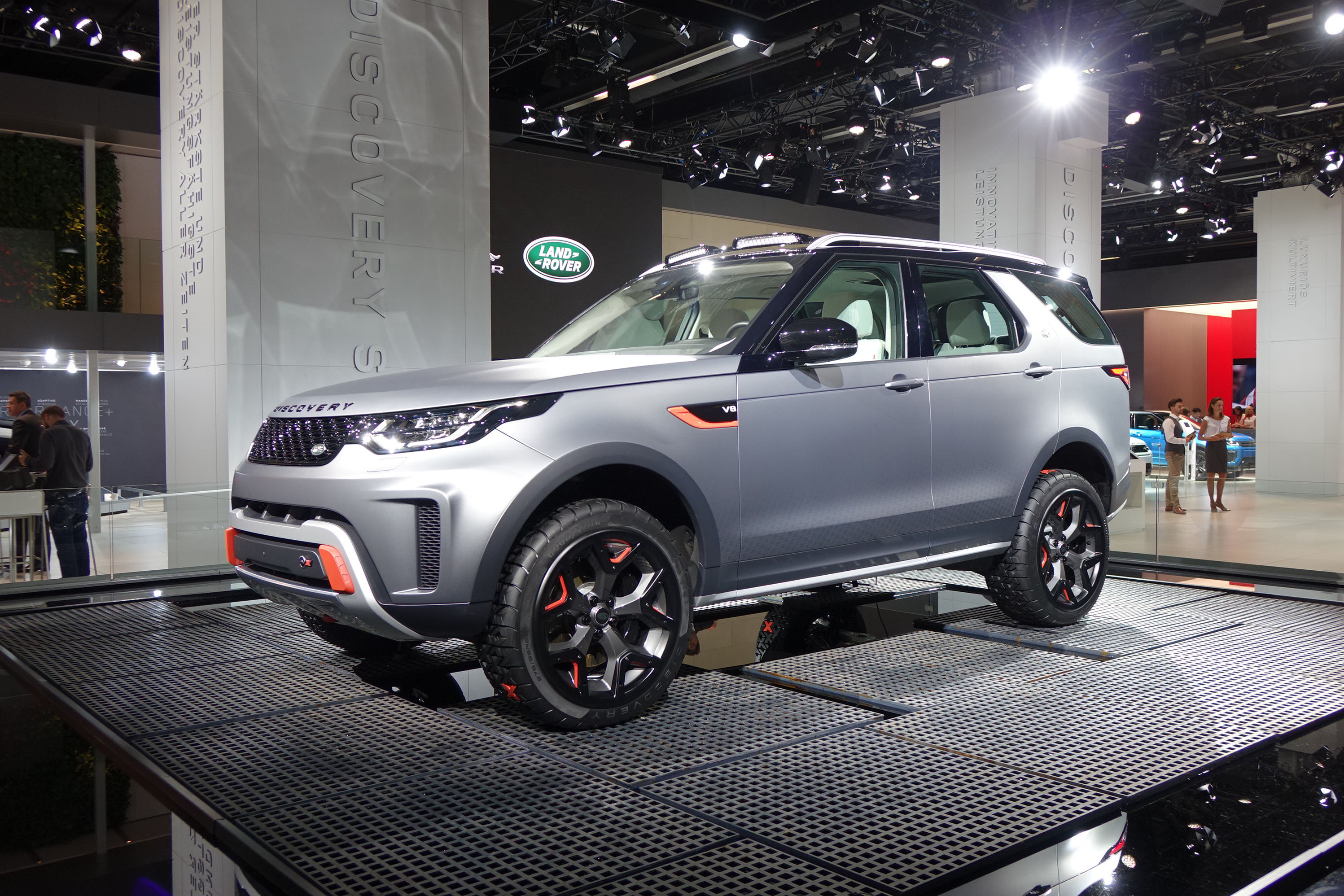 Land Rover Discovery Svx 2018 Wallpapers