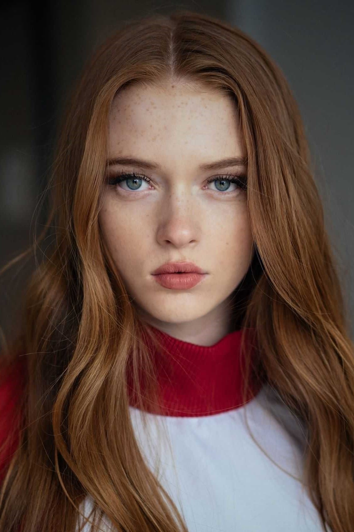 Larsen Thompson Wallpapers