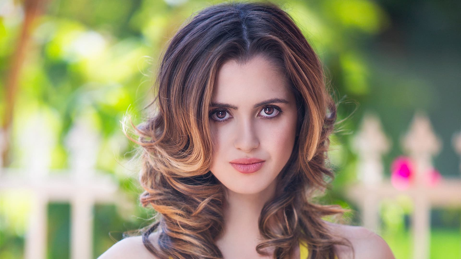 Laura Marano 4K 2020 Wallpapers