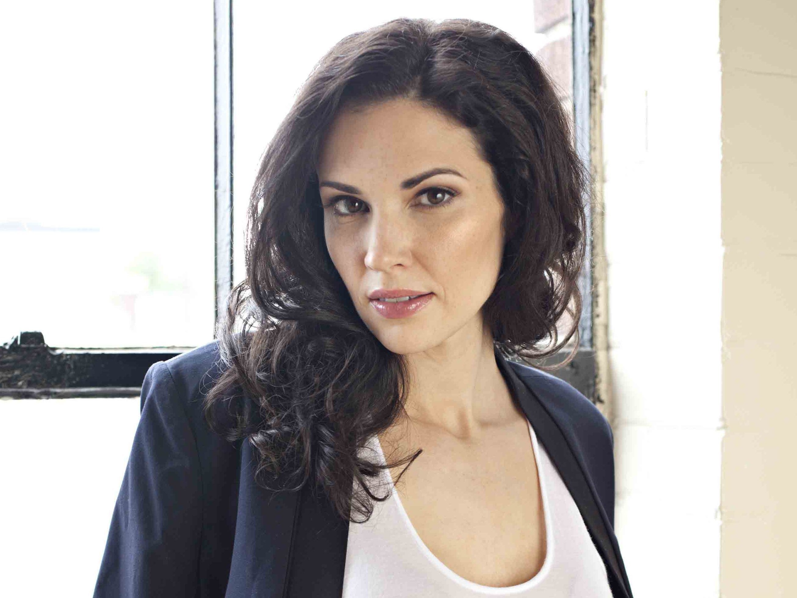 Laura Mennell Wallpapers