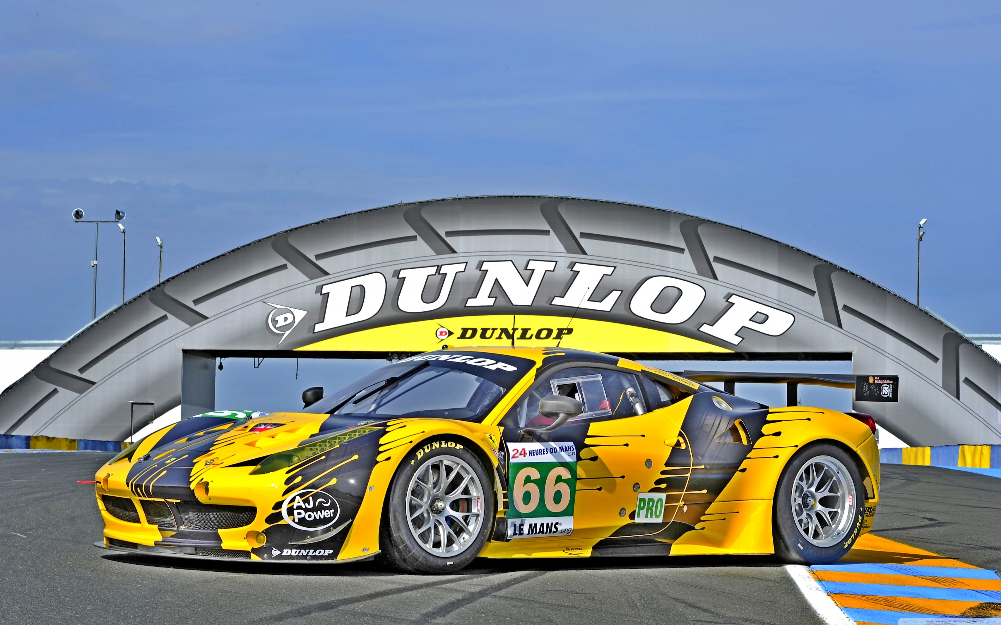 Гоночные машины обои на телефон. Dunlop le mans. Dunlop le mans 24. Dunlop le mans v. Гоночные машины.