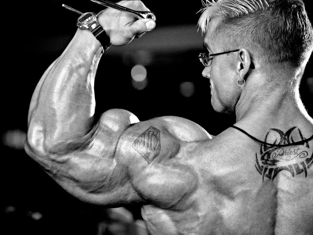 Lee Priest в очках