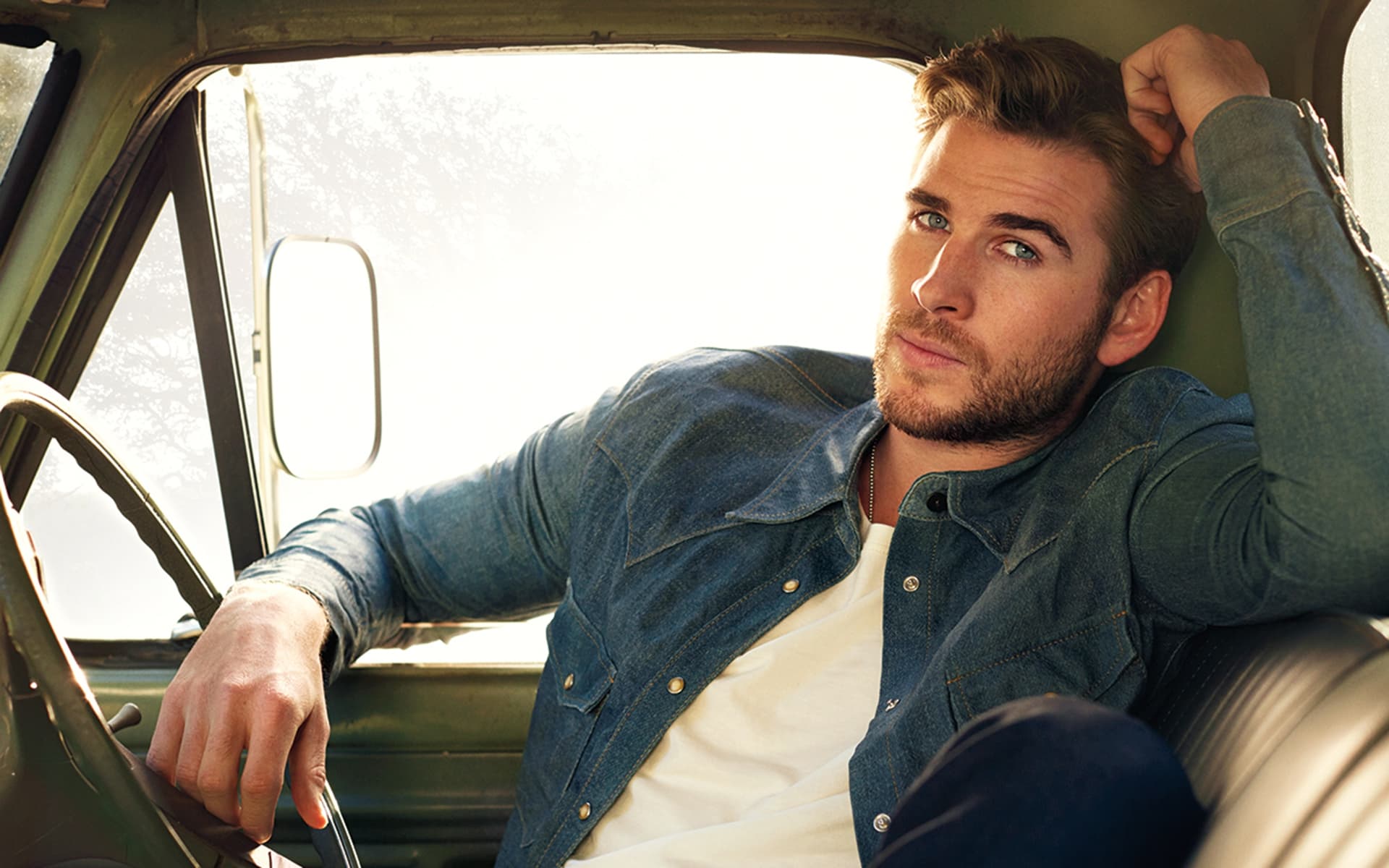 Liam Hemsworth Wallpapers