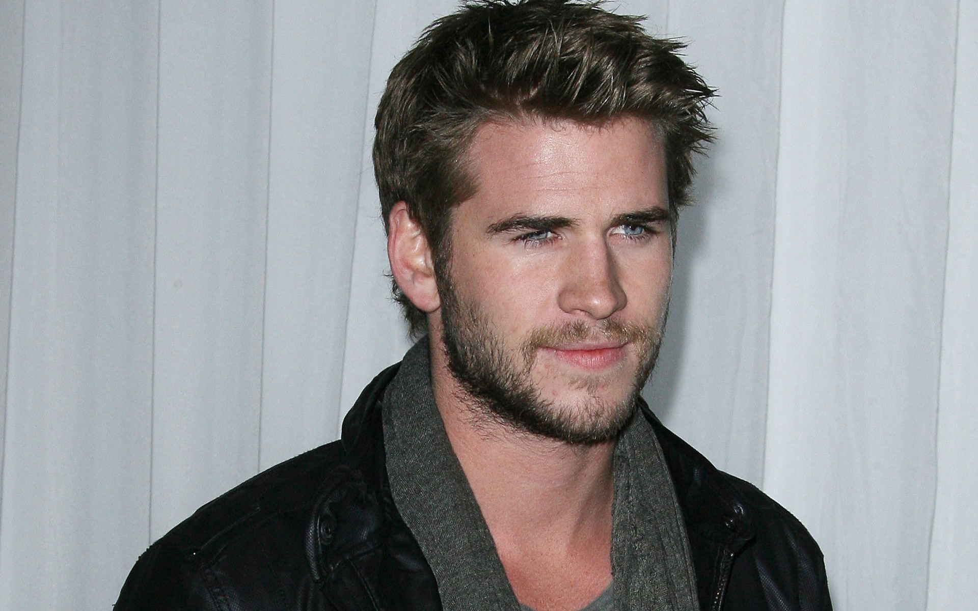 Liam Hemsworth Wallpapers