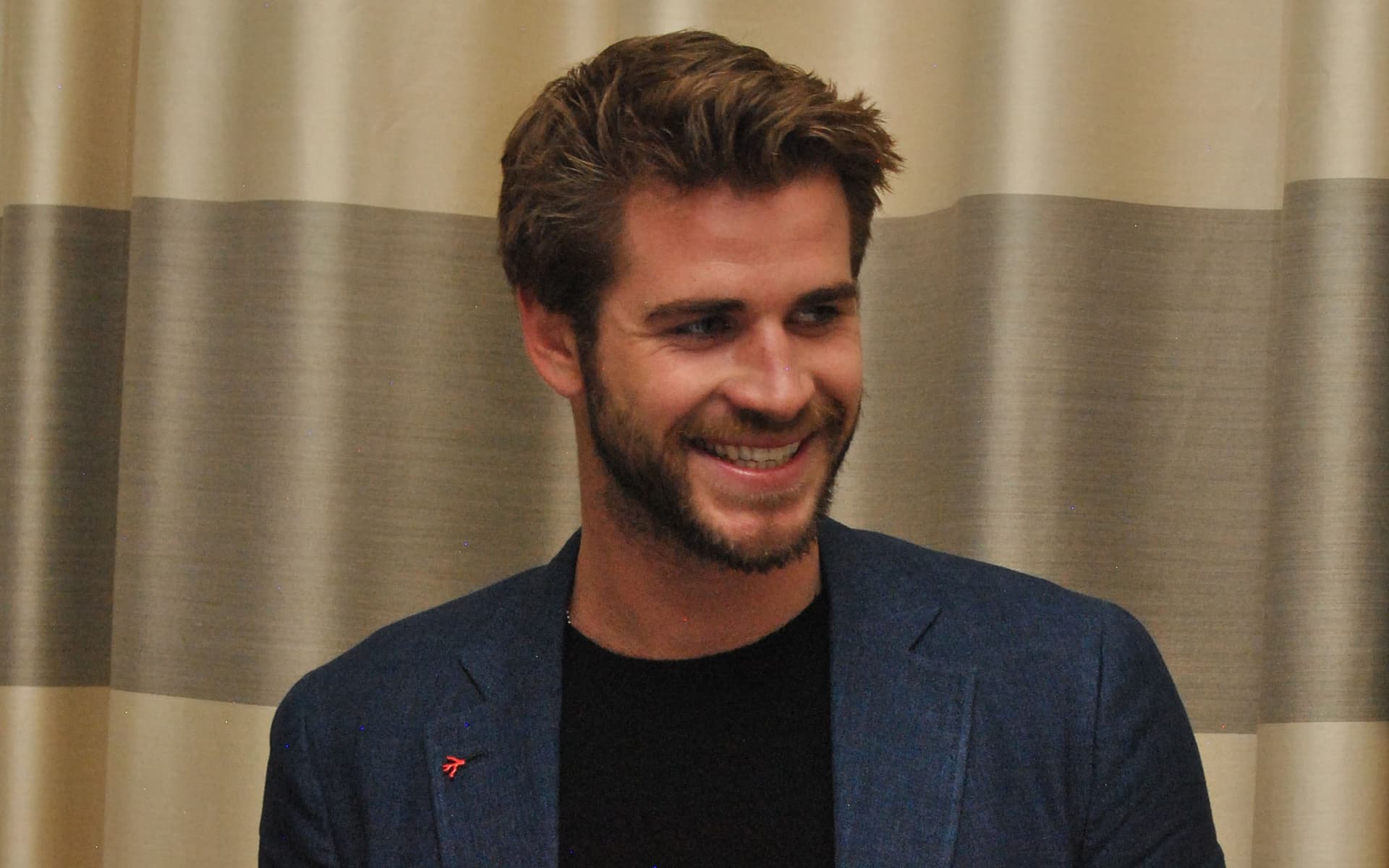 Liam Hemsworth Wallpapers