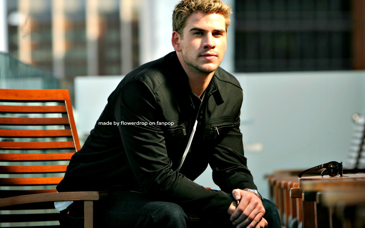 Liam Hemsworth Wallpapers