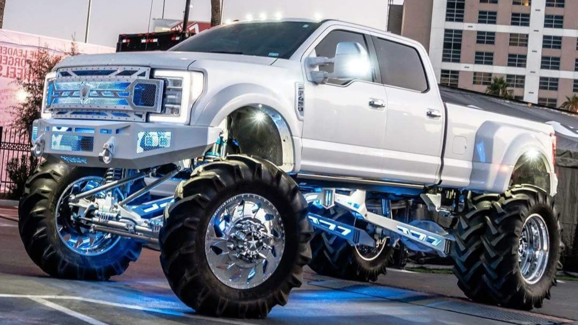 Lifted Truck Wallpapers
