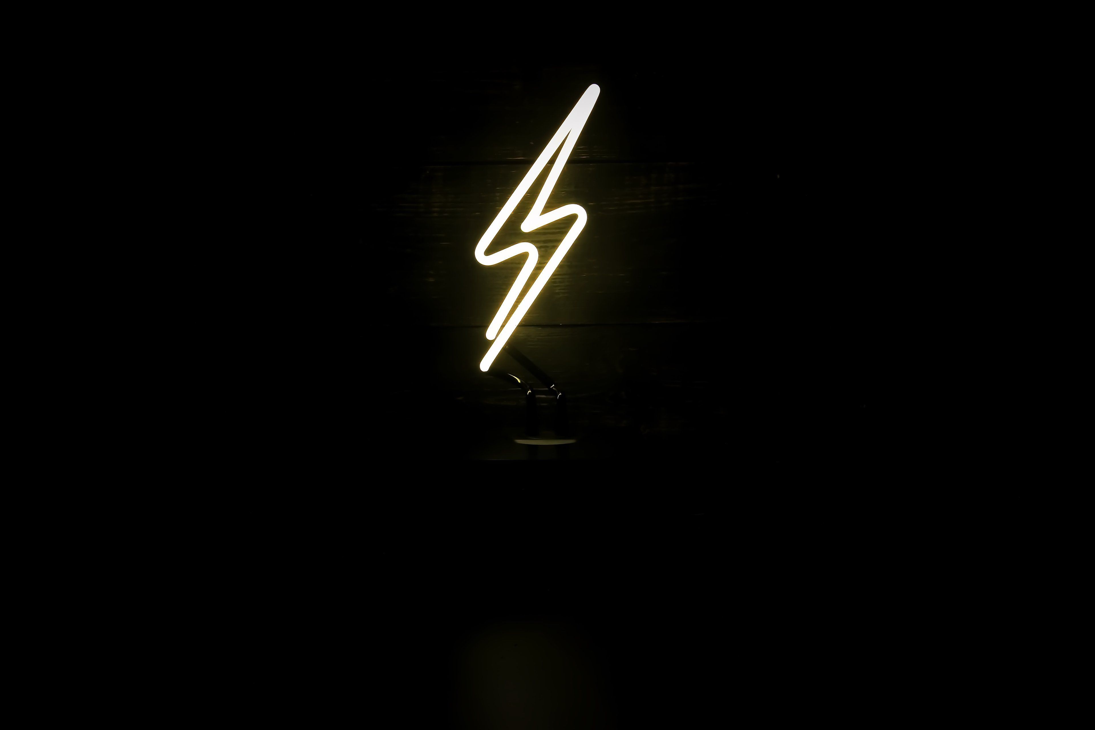 Lightning Bolt Screensaver Wallpapers
