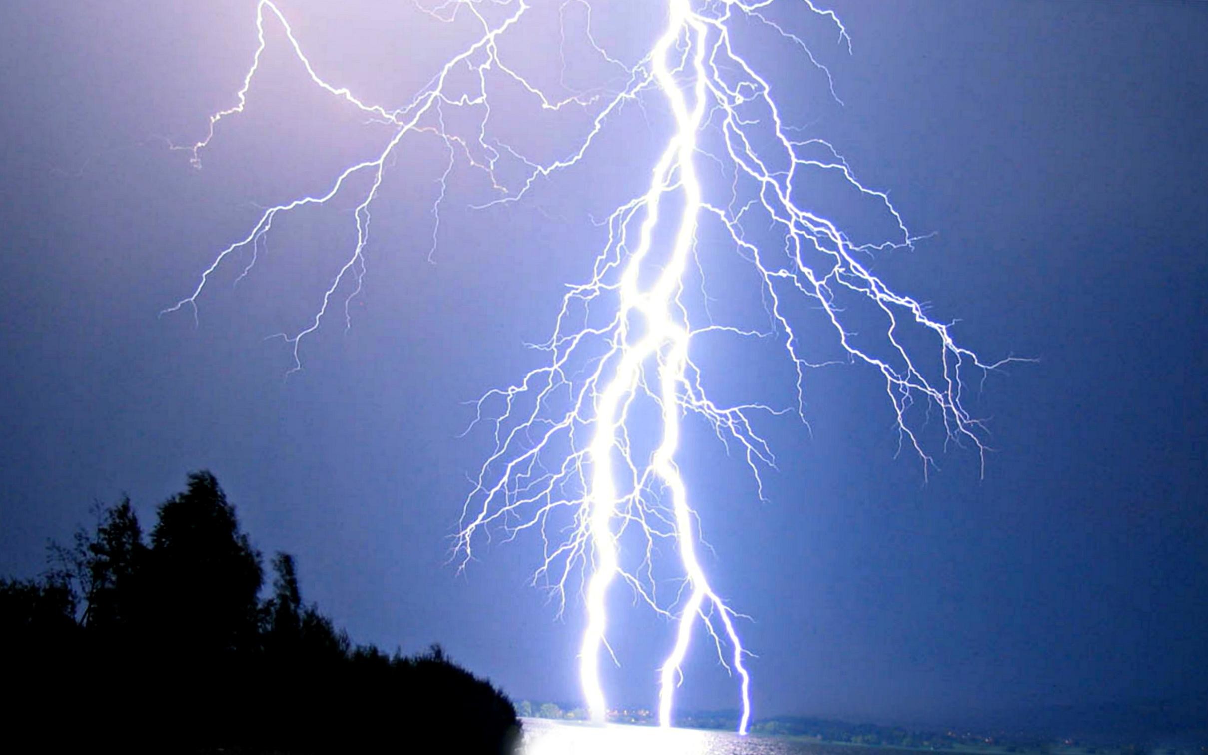 Lightning Bolt Screensaver Wallpapers