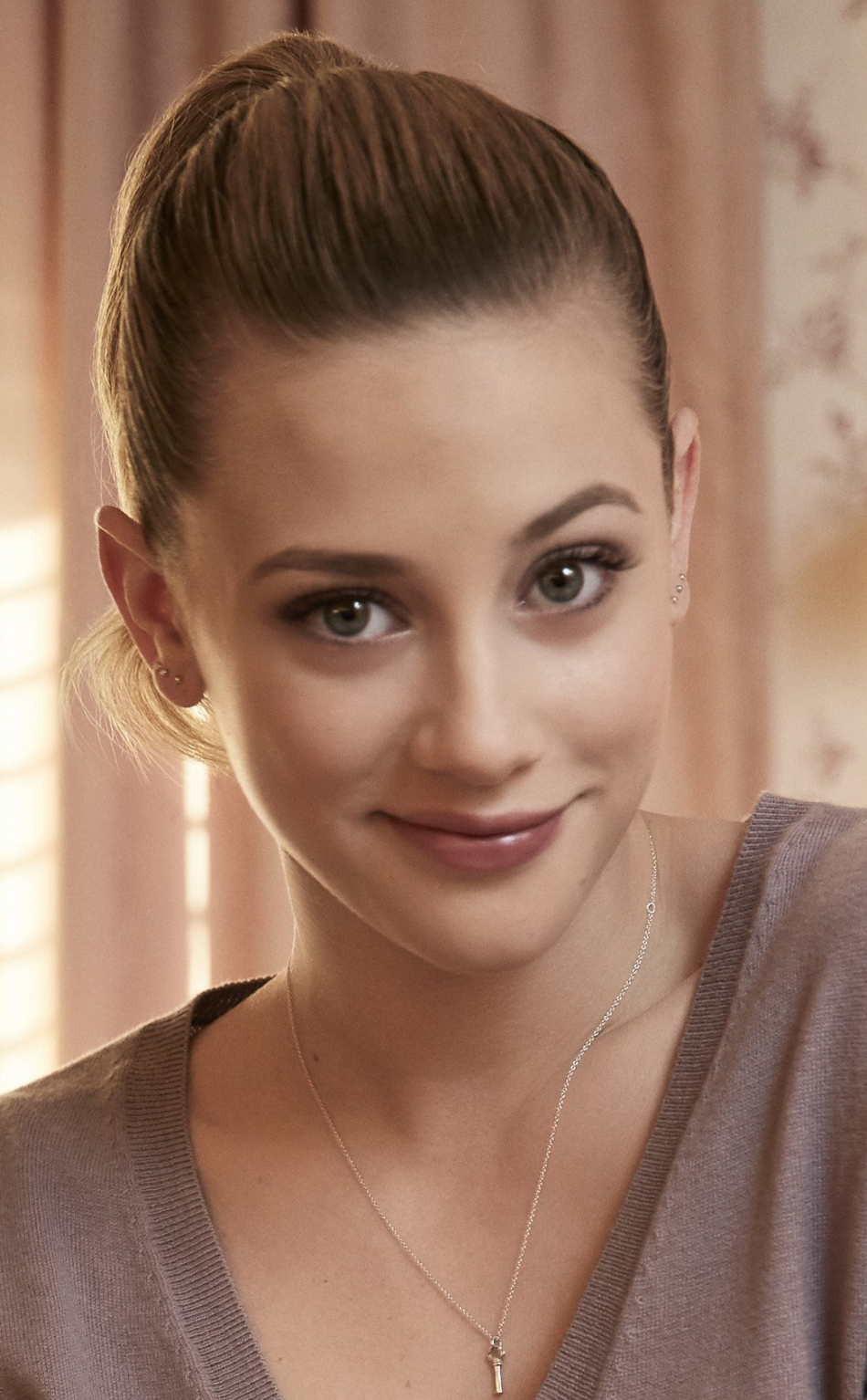 Lili Reinhart Cute Wallpapers