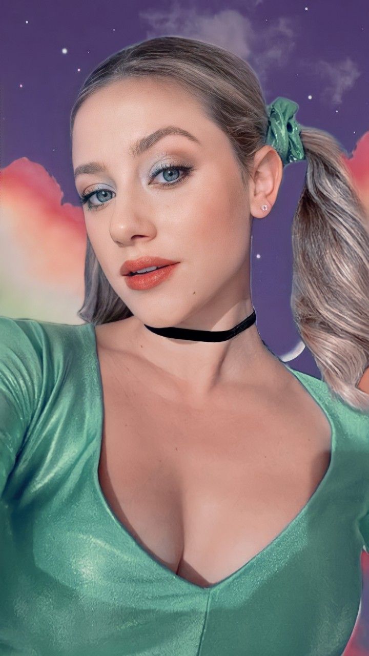 Lili Reinhart Face 2020 Wallpapers