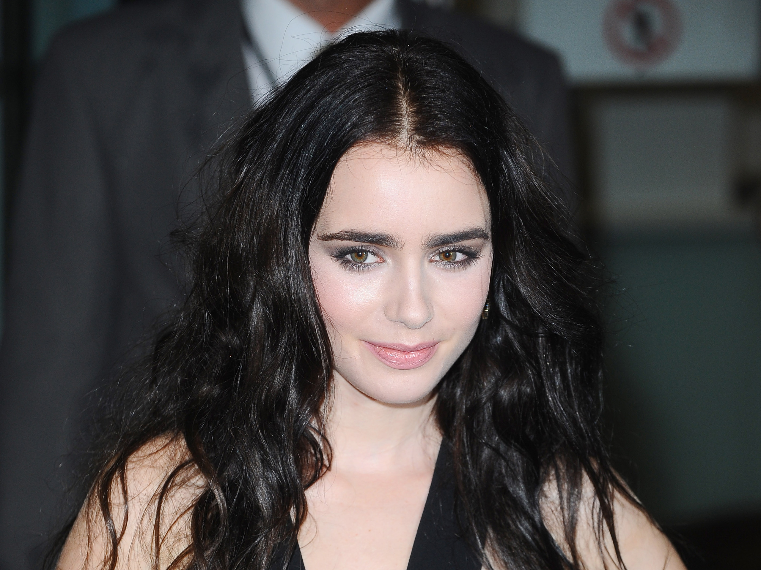 Lily Collins 2020 Actress Wallpapers