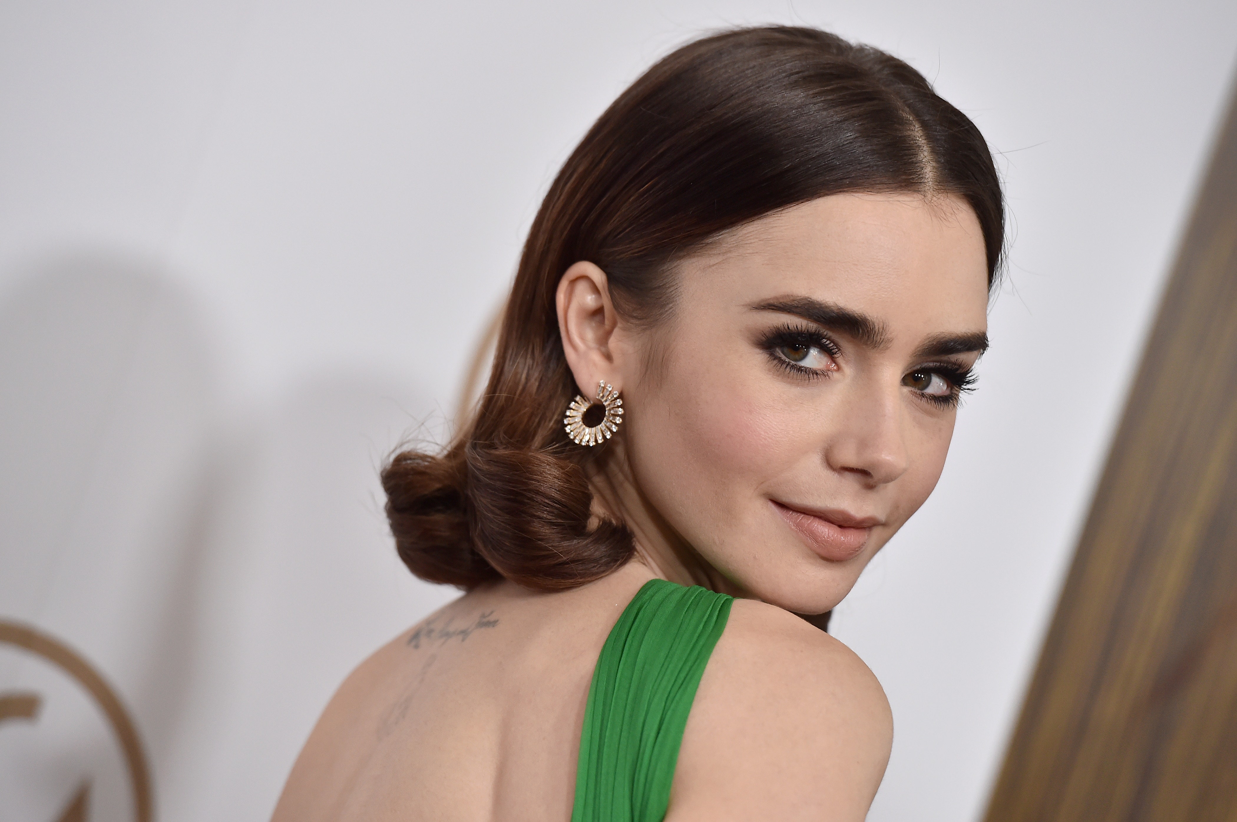 Lily Collins Cute British Actress Wallpapers