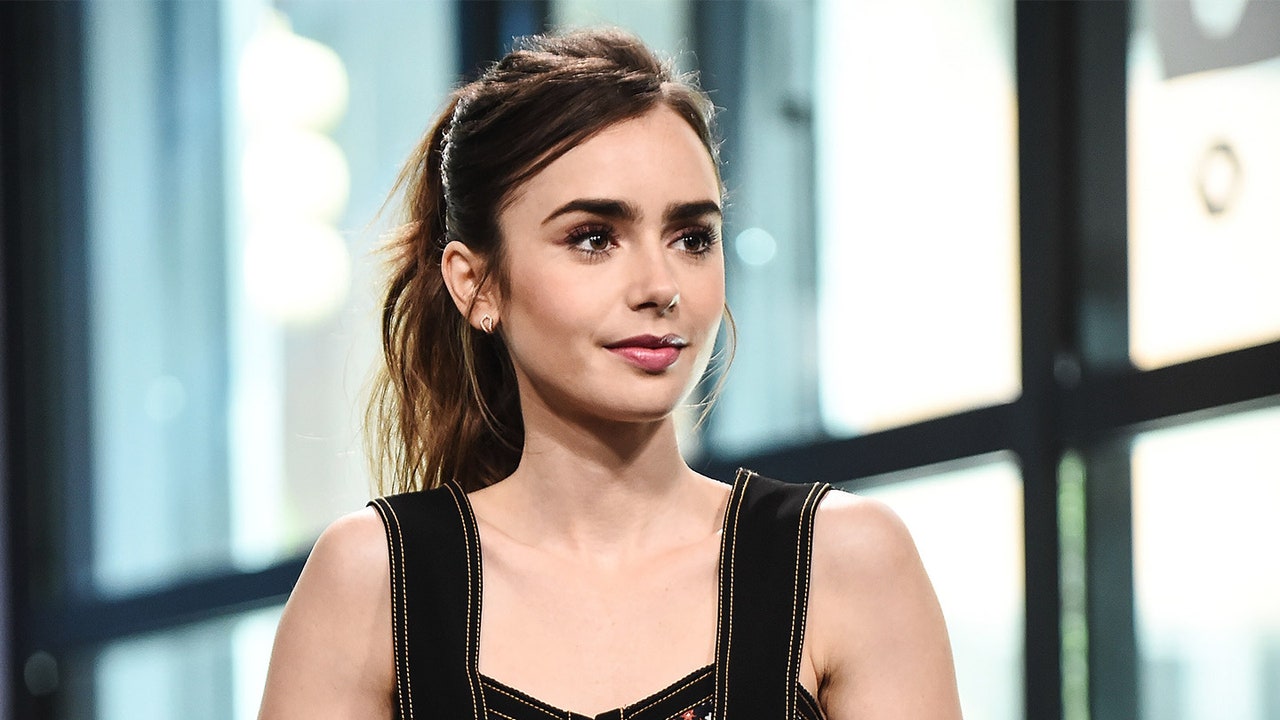 Lily Collins Cute British Actress Wallpapers