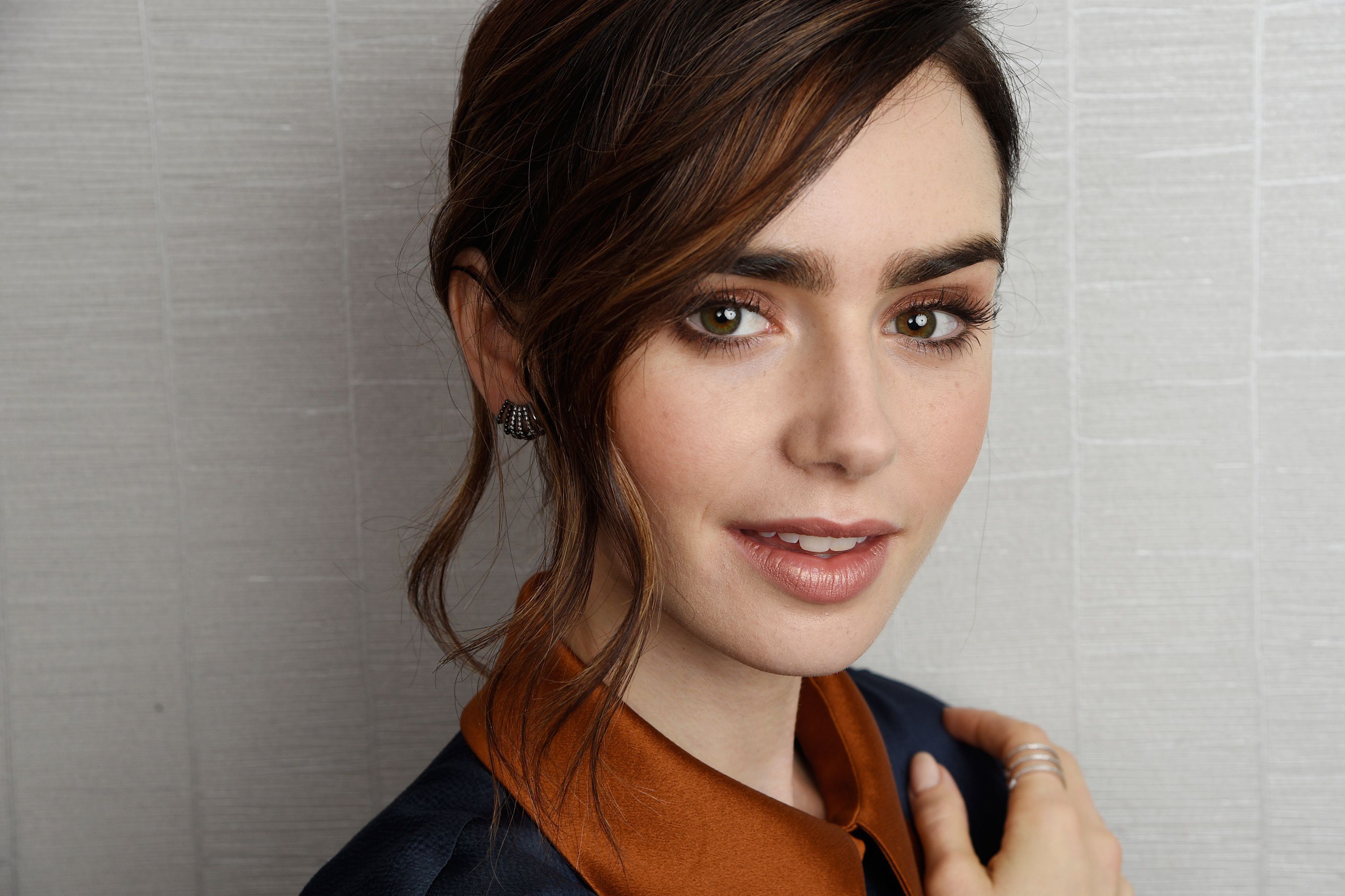 Lily Collins Cute British Actress Wallpapers