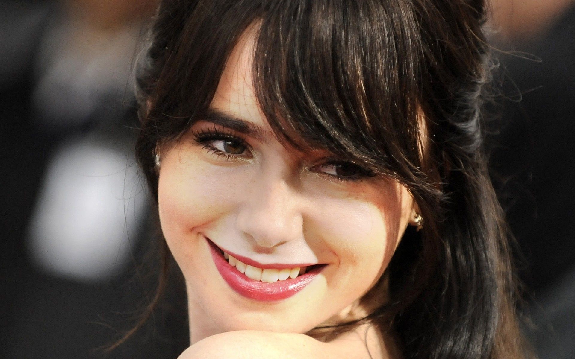 Lily Collins Cute British Wallpapers