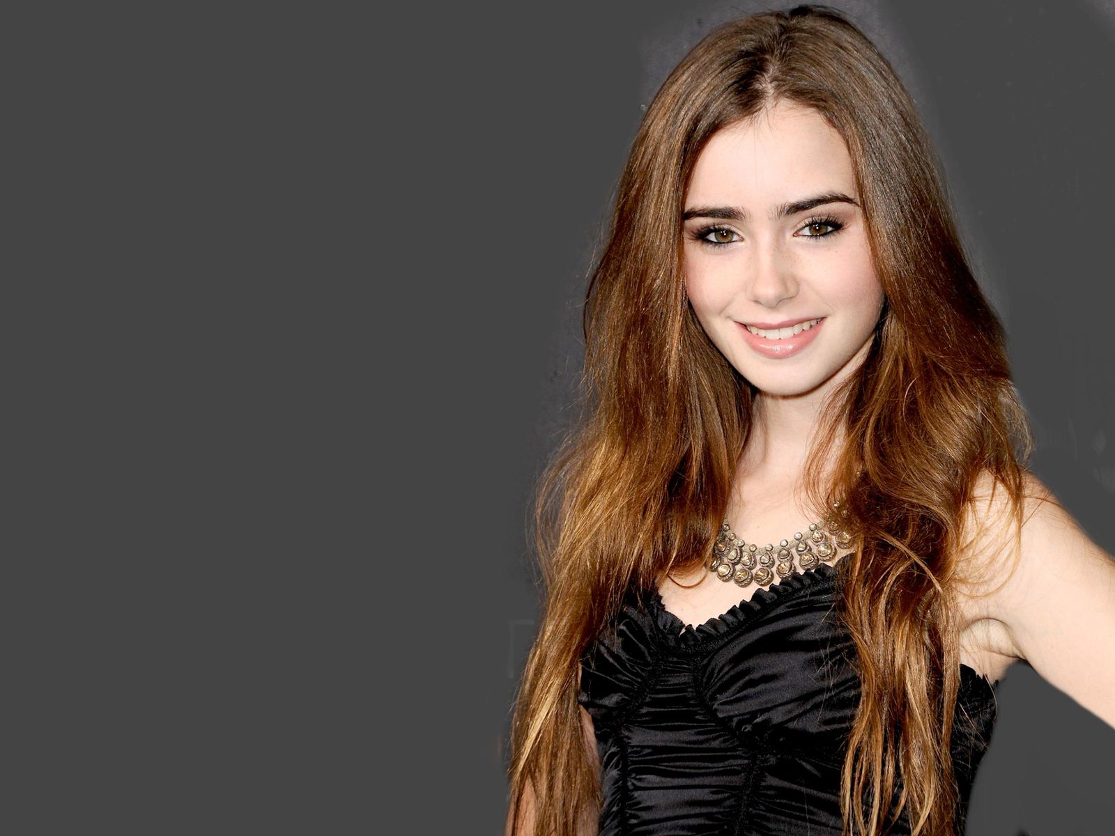 Lily Collins Red HD Wallpapers