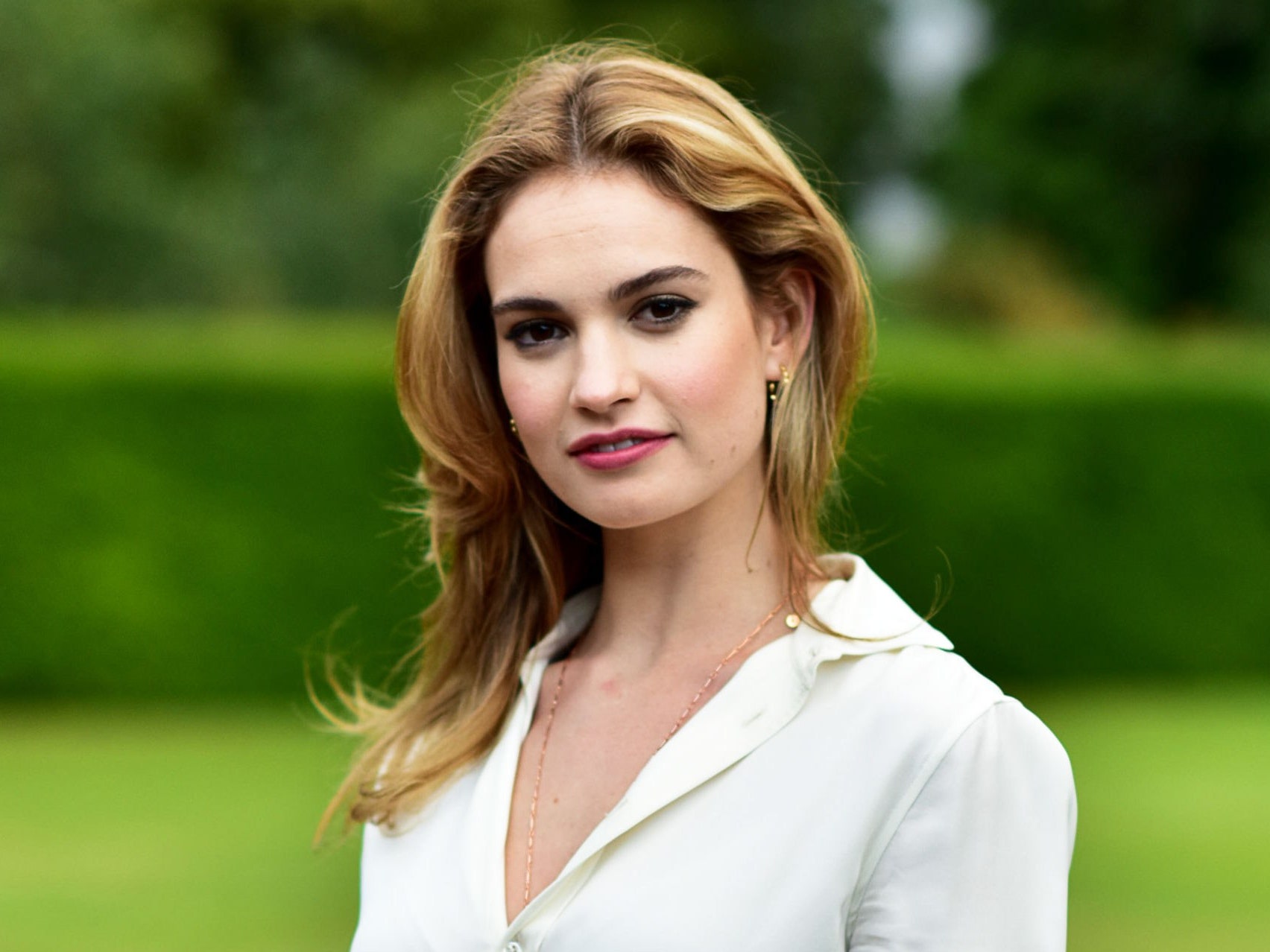 Lily James In War &Amp; Peace Artwork Wallpapers