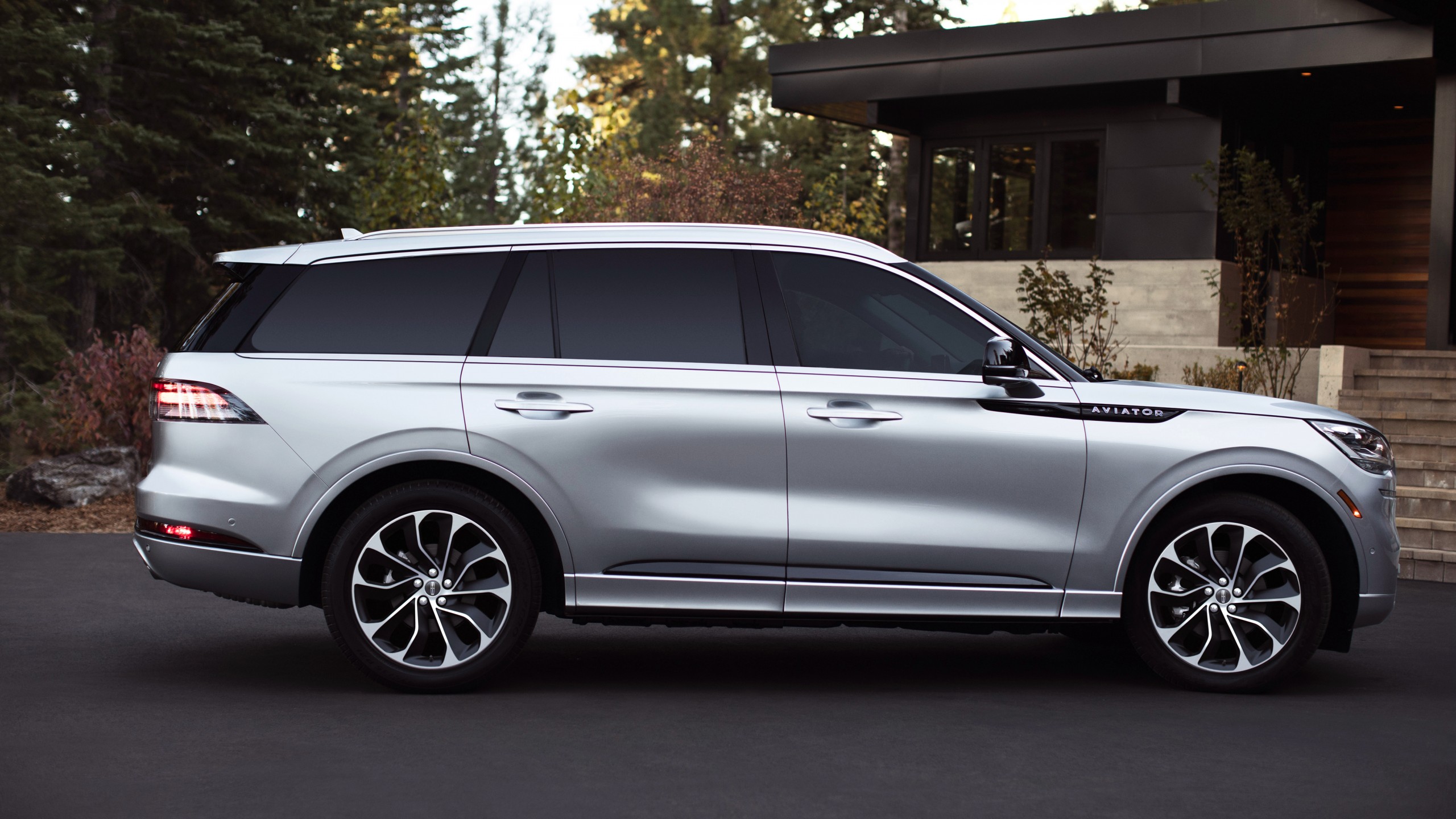 Lincoln Aviator Grand Touring Wallpapers