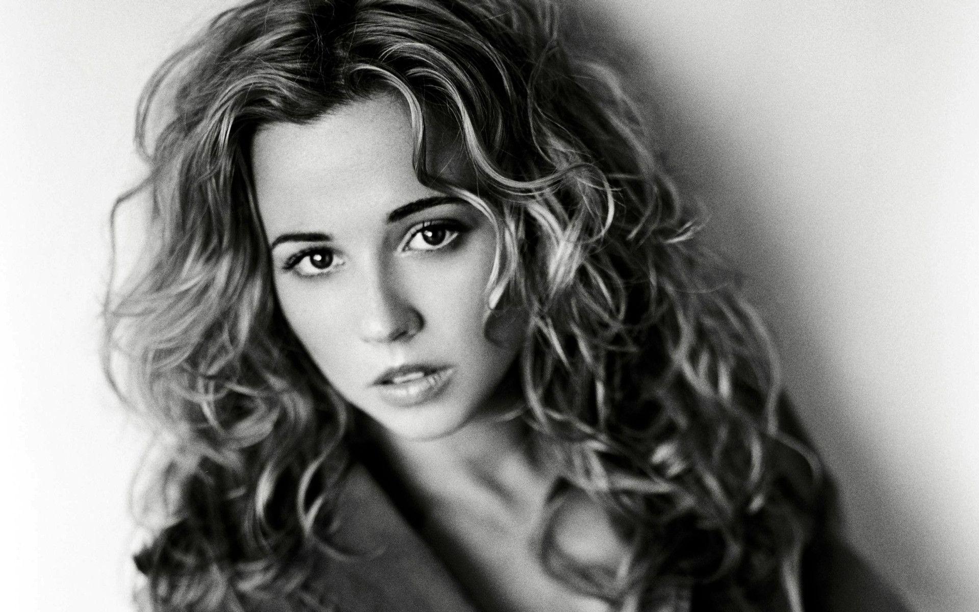 Linda Cardellini Wallpapers