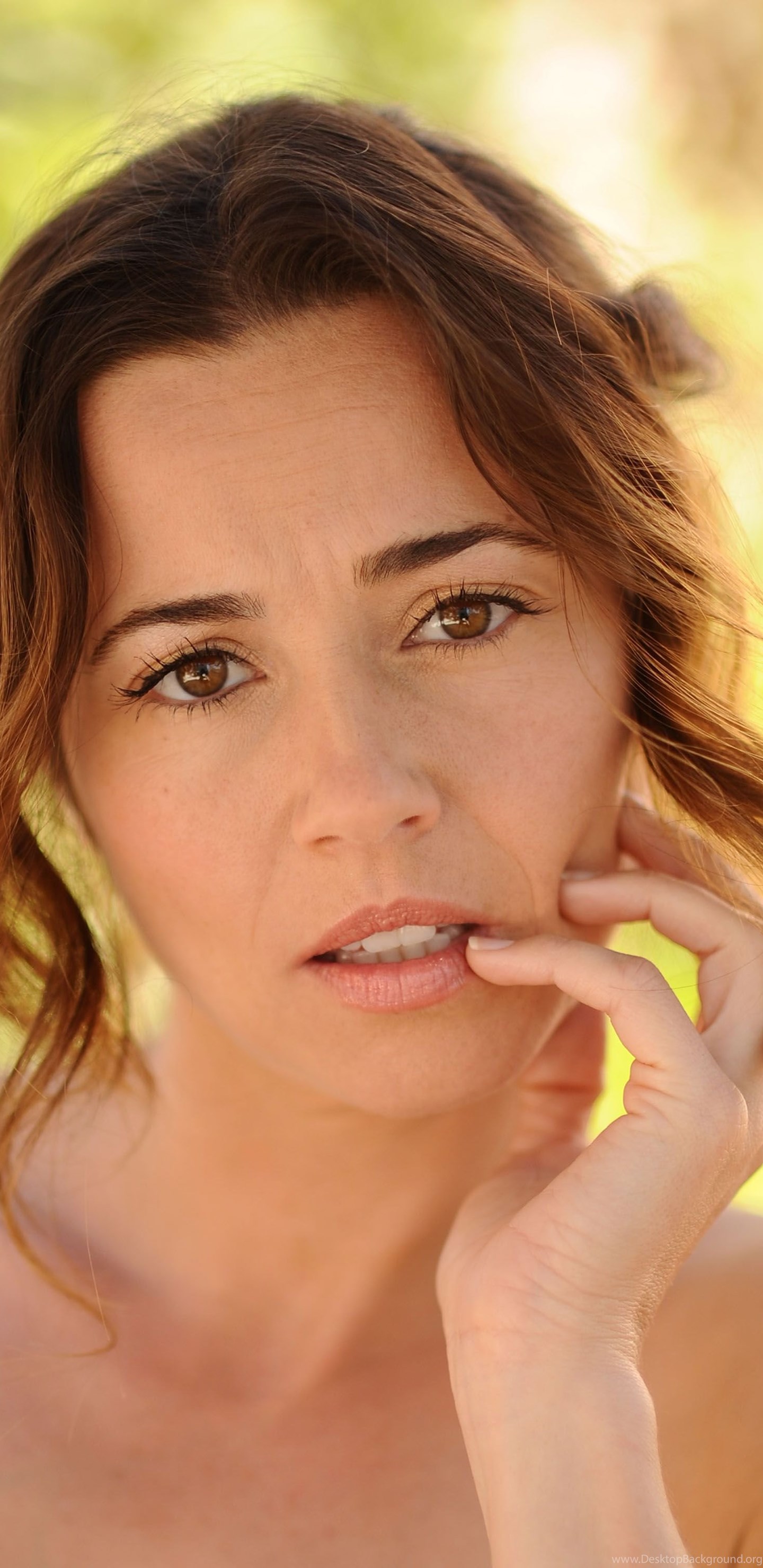 Linda Cardellini Wallpapers