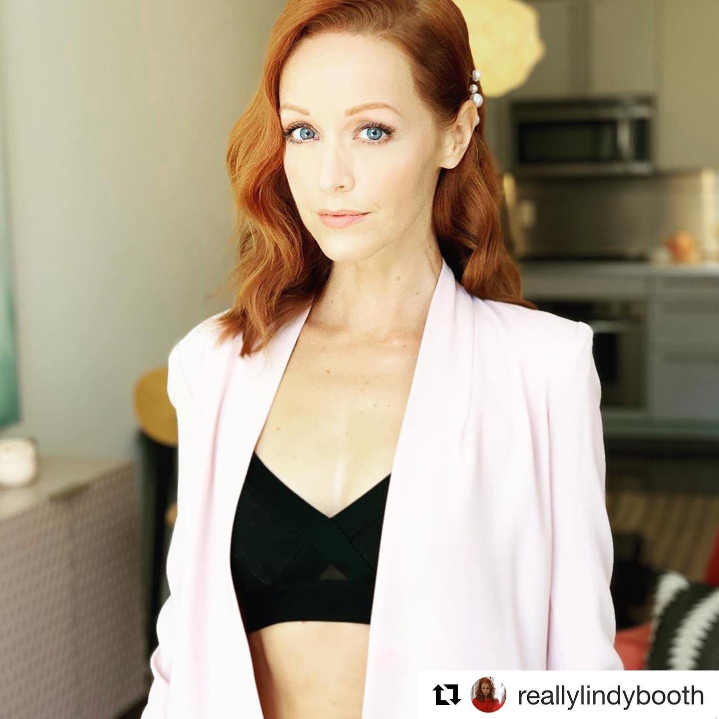 Lindy Booth Wallpapers