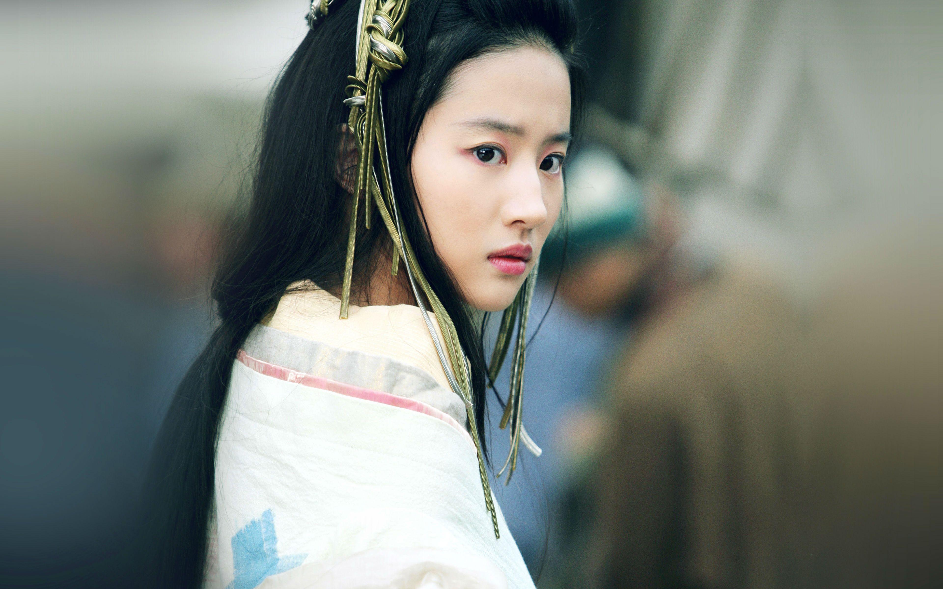 Liu Yifei As Hua Mulan Wallpapers