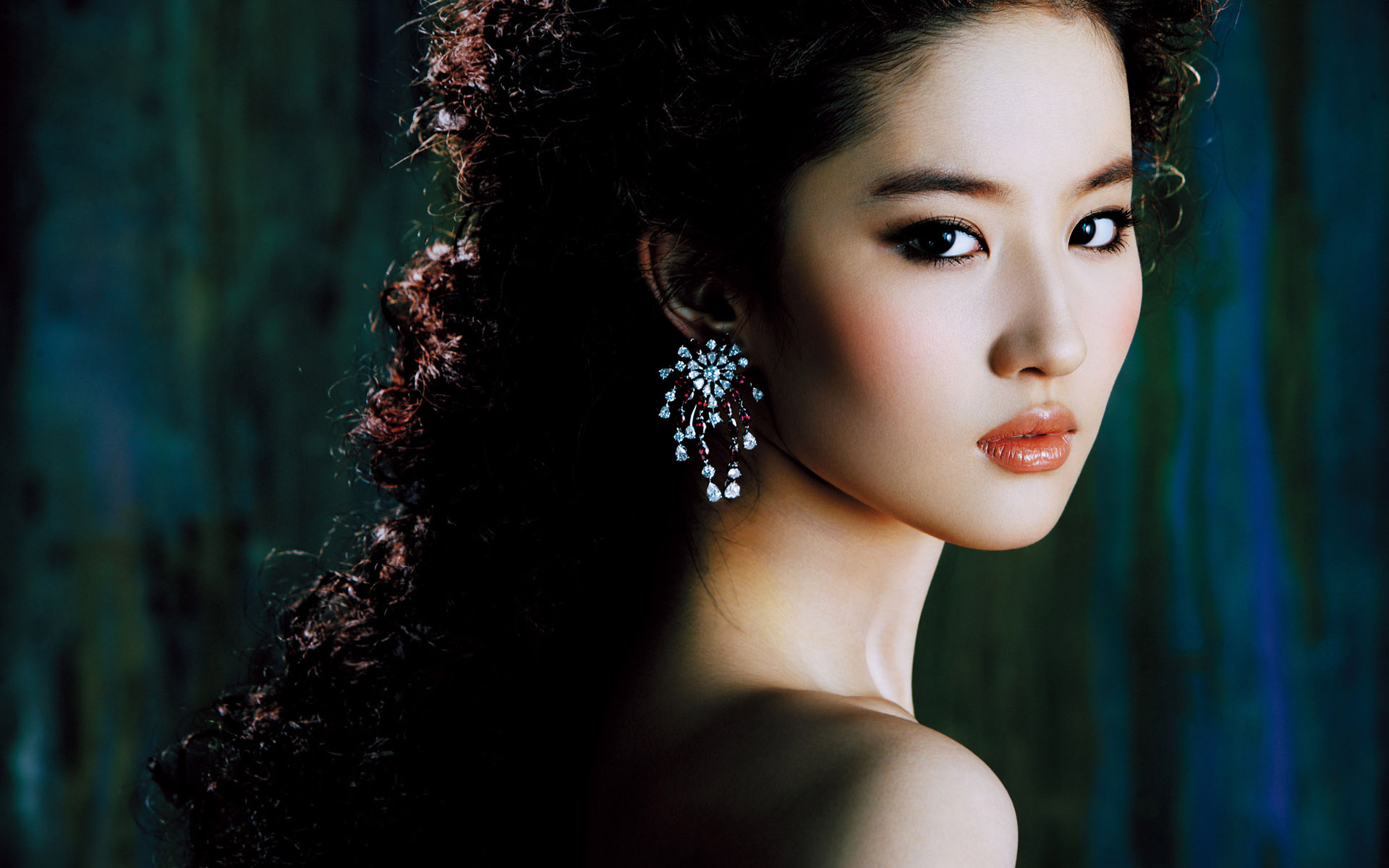 Liu Yifei As Hua Mulan Wallpapers