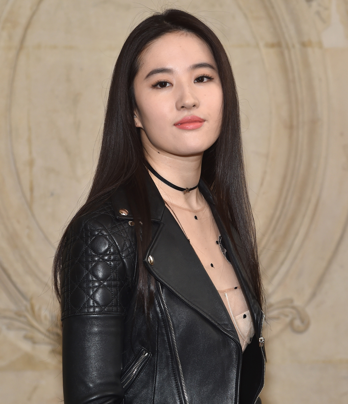 Liu Yifei Mulan Actress Wallpapers