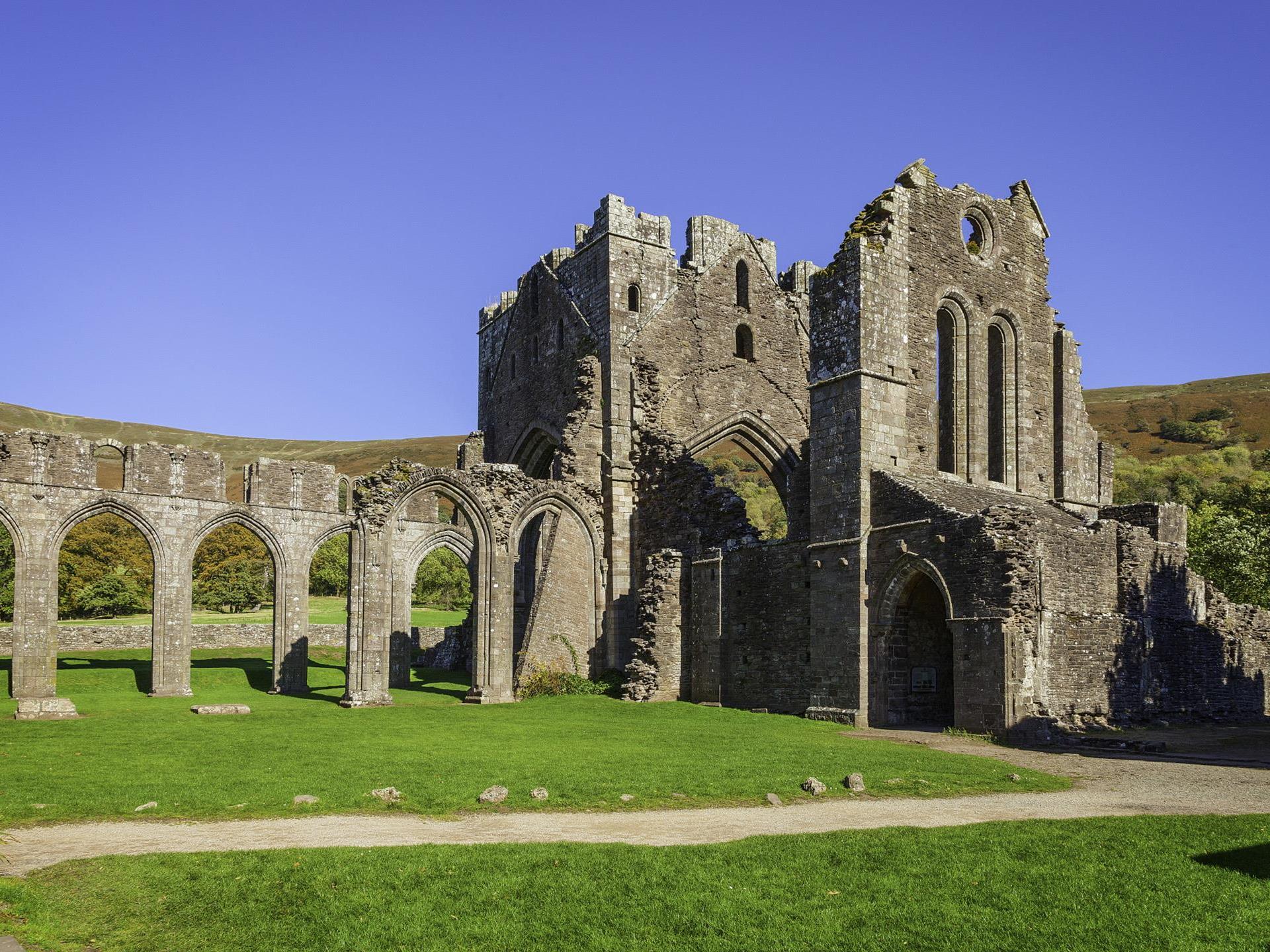 Llanthony Priory Wallpapers