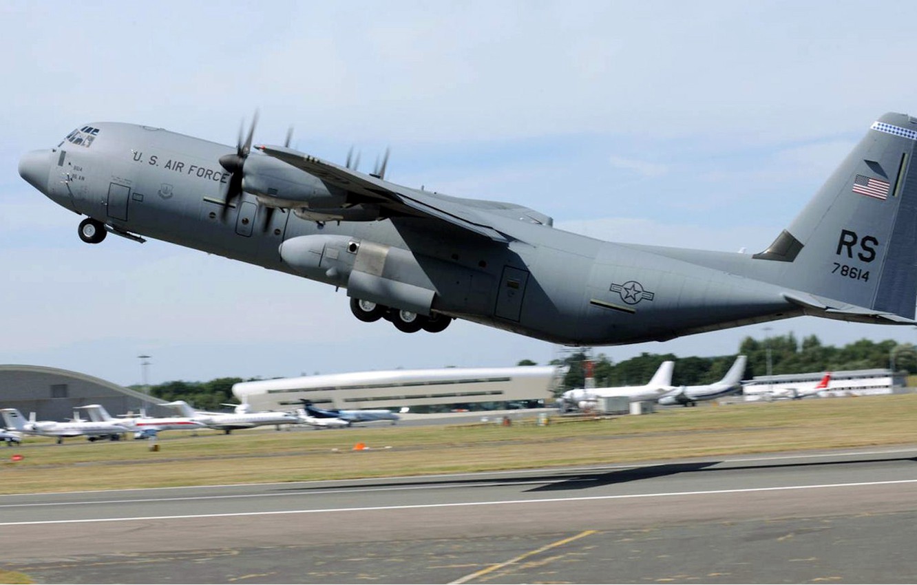 Lockheed L-100 Hercules Wallpapers