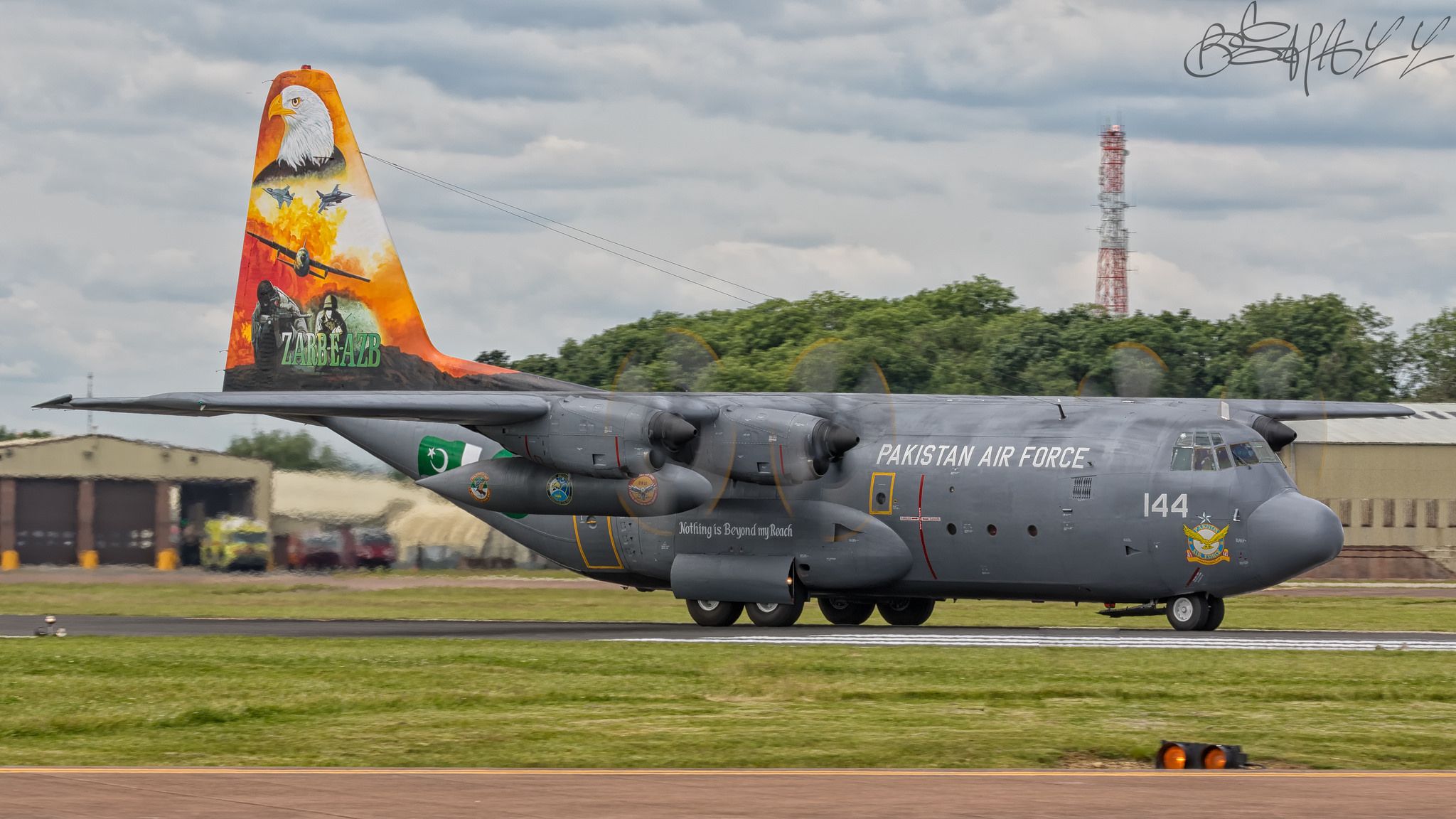 Lockheed L-100 Hercules Wallpapers