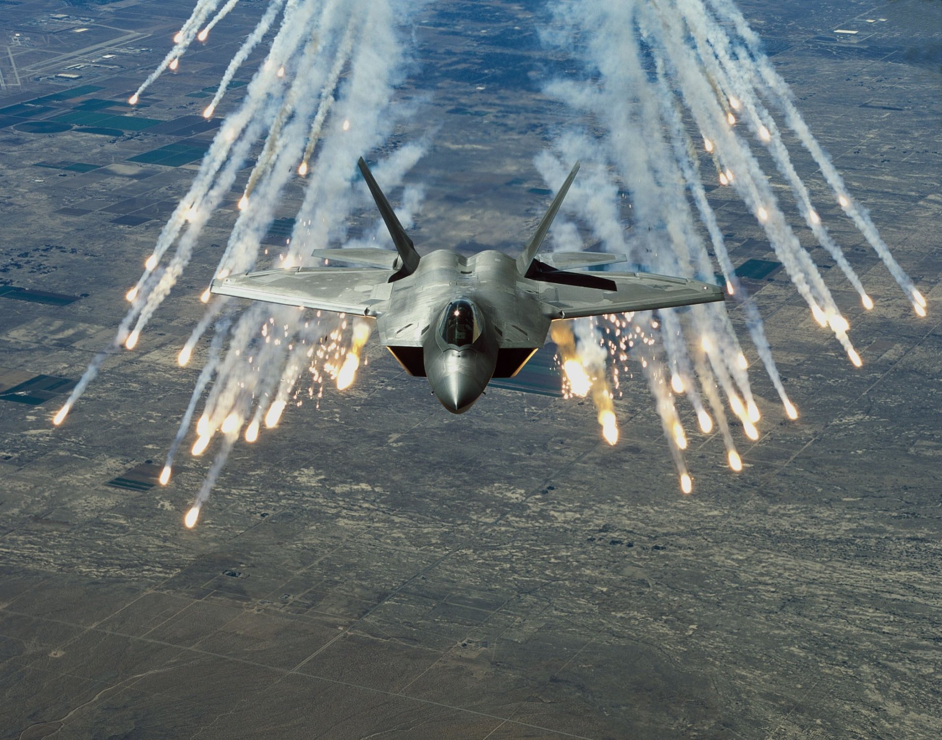 Lockheed Martin F-22 Raptor Wallpapers