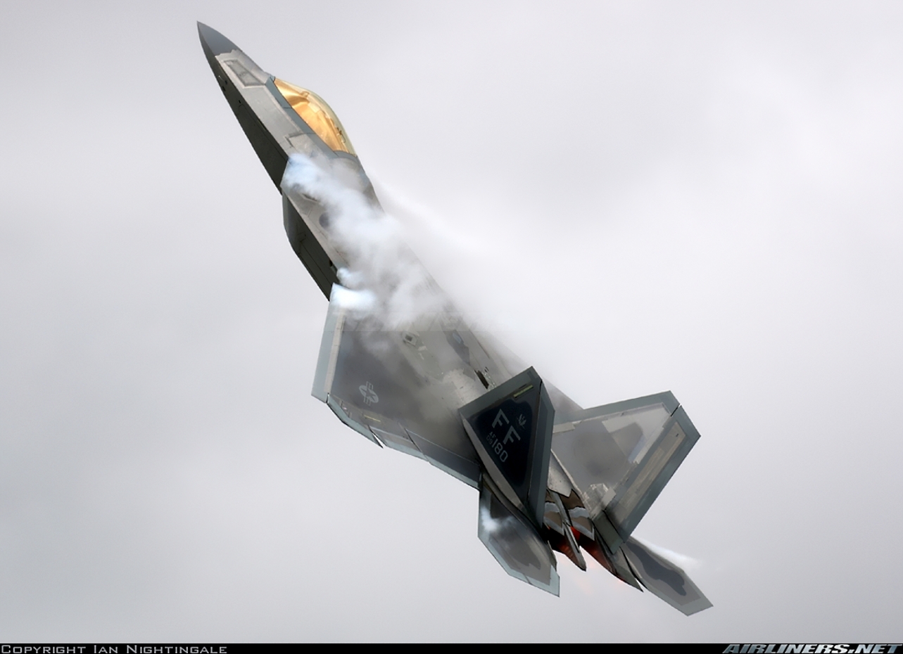 Lockheed Martin F-22 Raptor Wallpapers