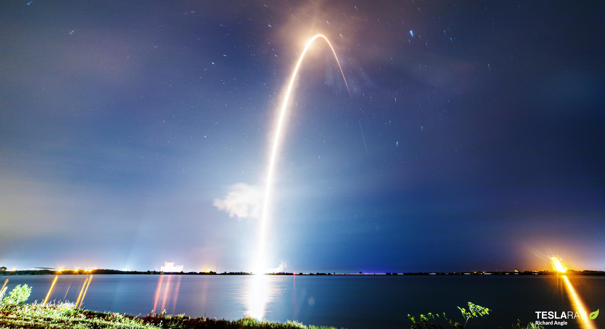 Long Exposure Of Rocket Launch Wallpapers