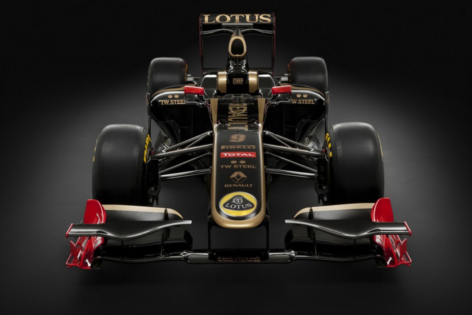 Lotus Renault R31 Wallpapers