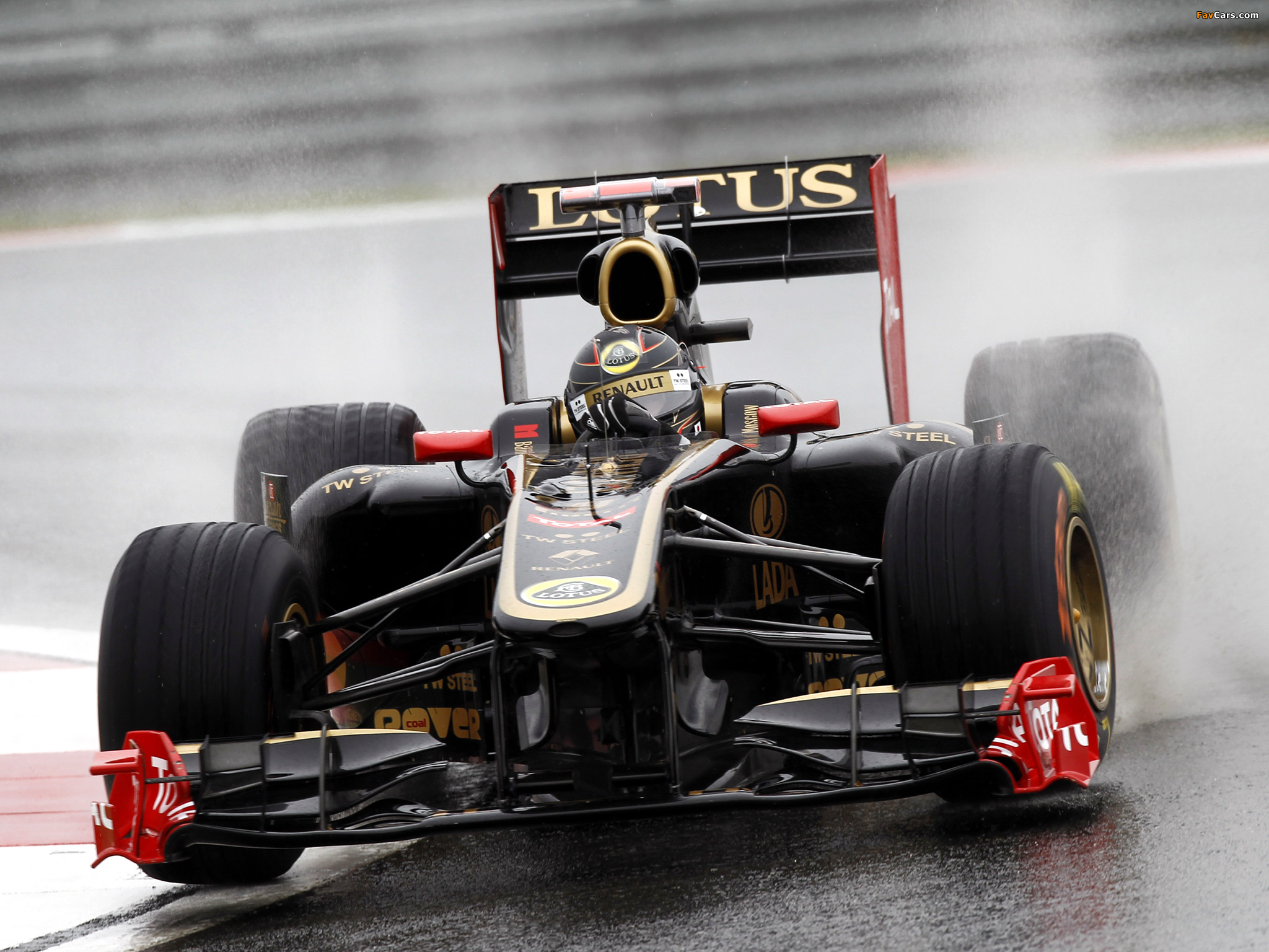 Lotus Renault R31 Wallpapers